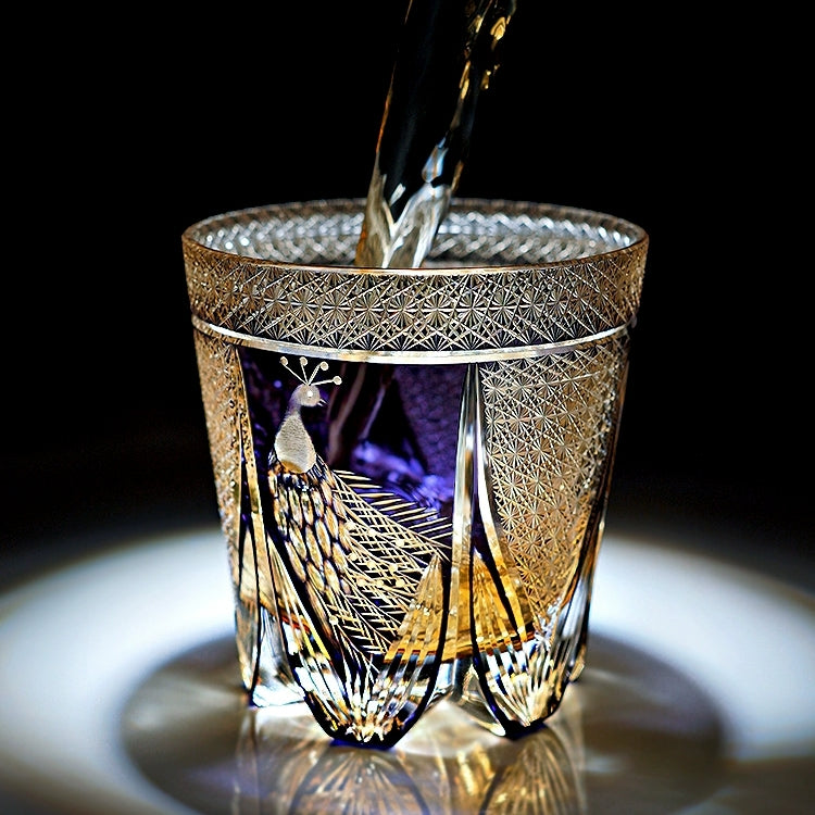 Handgeslepen Glazen Whiskyglas met Edel Pauwmotief – Incl. Houten Giftbox | Sansoti