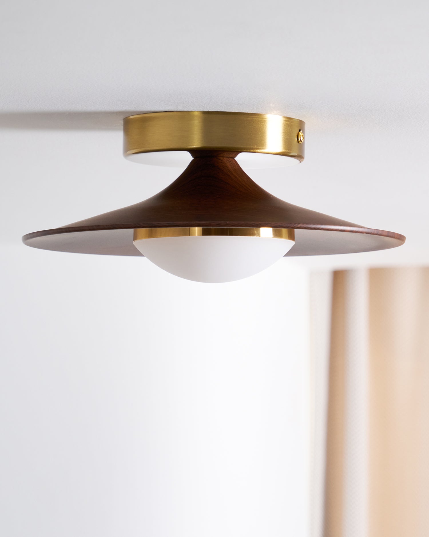 Moderne Deckenleuchte mit Metall- und Holz-Akzent – LED Lampe für Küche & Wohnraum | Restfield