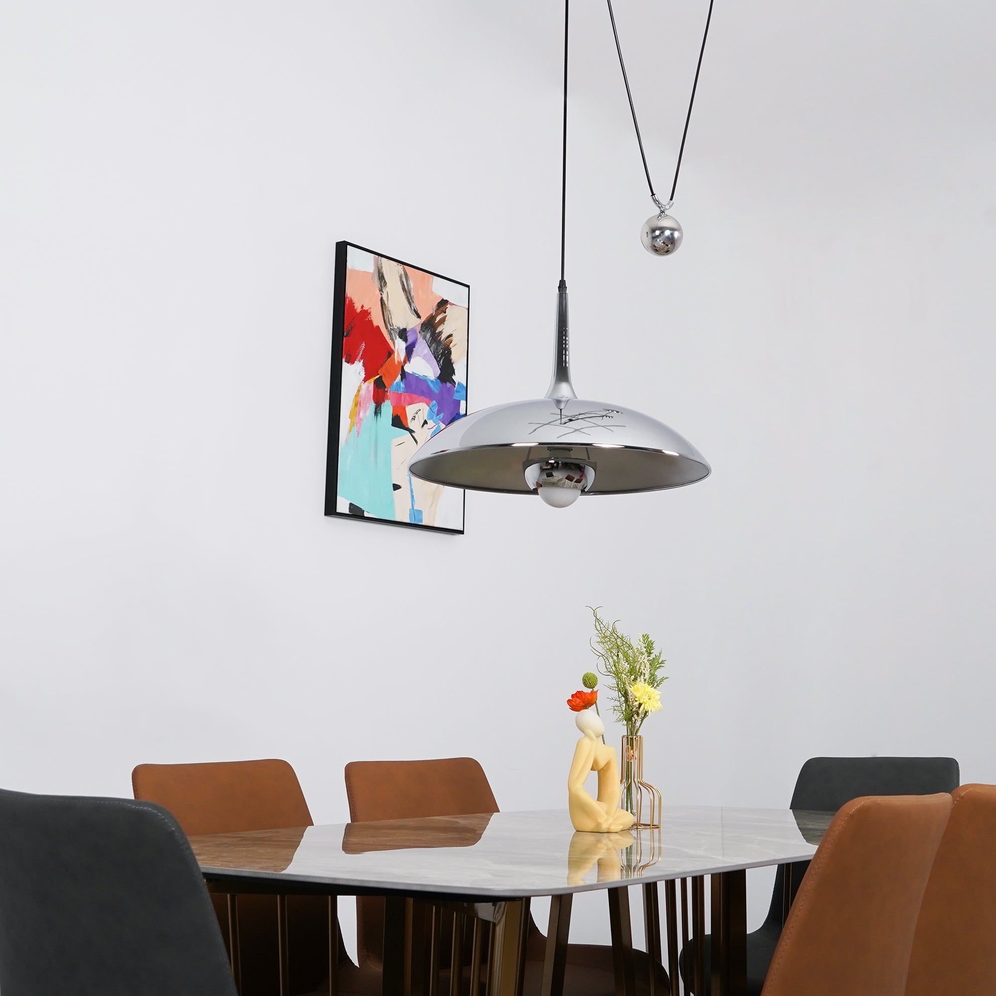 Verstelbare Hanglamp Onos – Hoogte-instelbaar met Tegengewichtbal – Chroom of Goud Metaal – Vintage 1970s Design – Retro Pendelverlichting voor Eettafel en Keukeneiland | Sansoti
