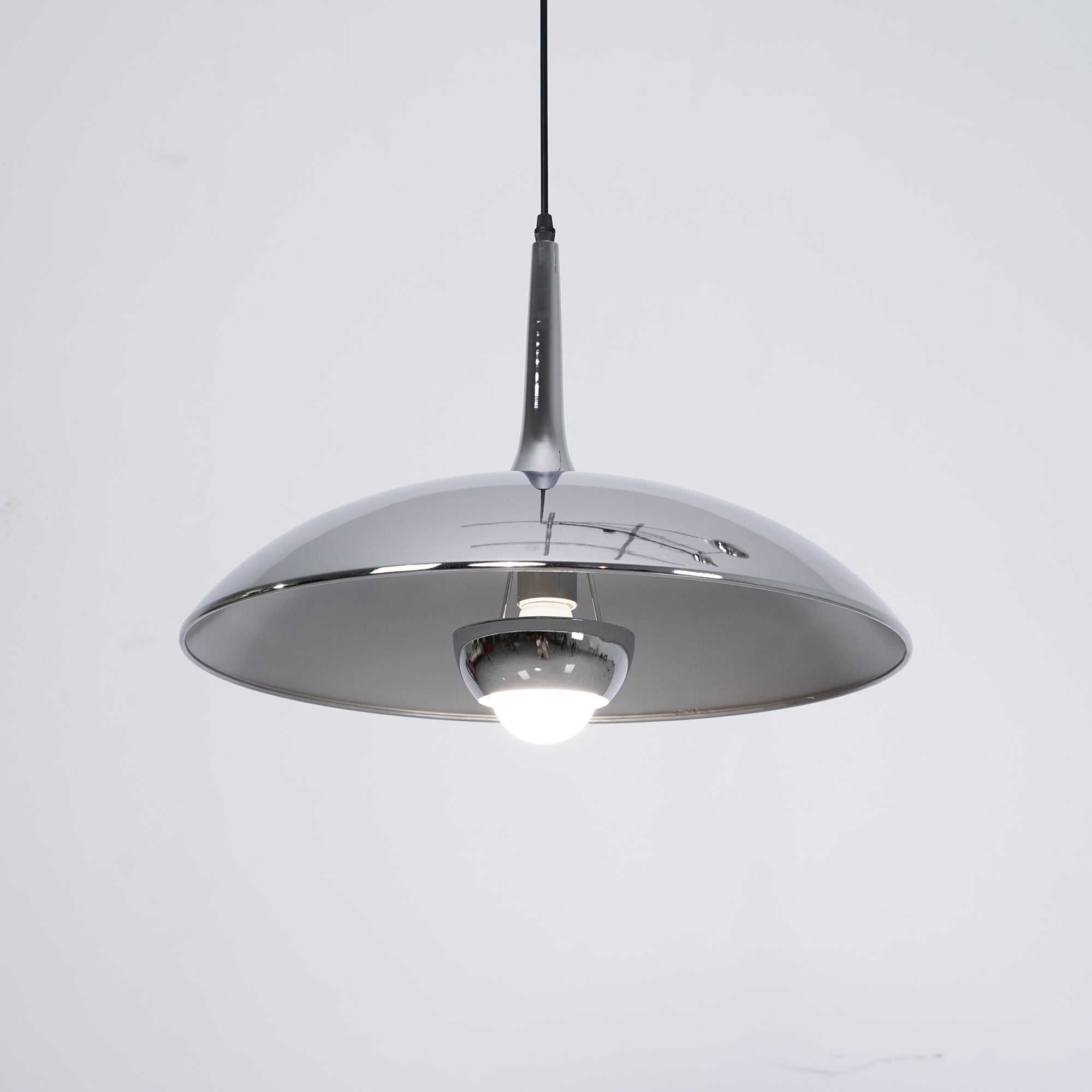 Verstelbare Hanglamp Onos – Hoogte-instelbaar met Tegengewichtbal – Chroom of Goud Metaal – Vintage 1970s Design – Retro Pendelverlichting voor Eettafel en Keukeneiland | Sansoti