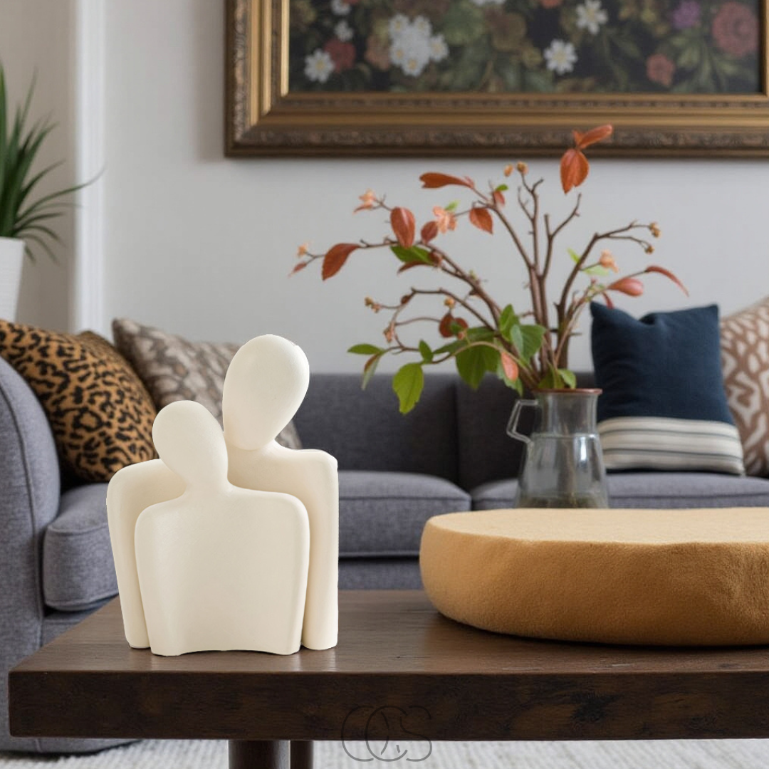Keramisch omhelzingsbeeld zwart wit minimalistisch decoratief sculptuur liefde verbondenheid cadeau woonkamer | Sansoti