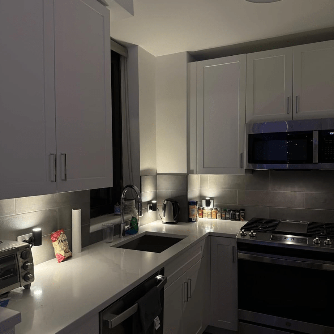 Restfield | Wandleuchte mit Lichtsensor für Steckdose – Warmes LED-Nachtlicht