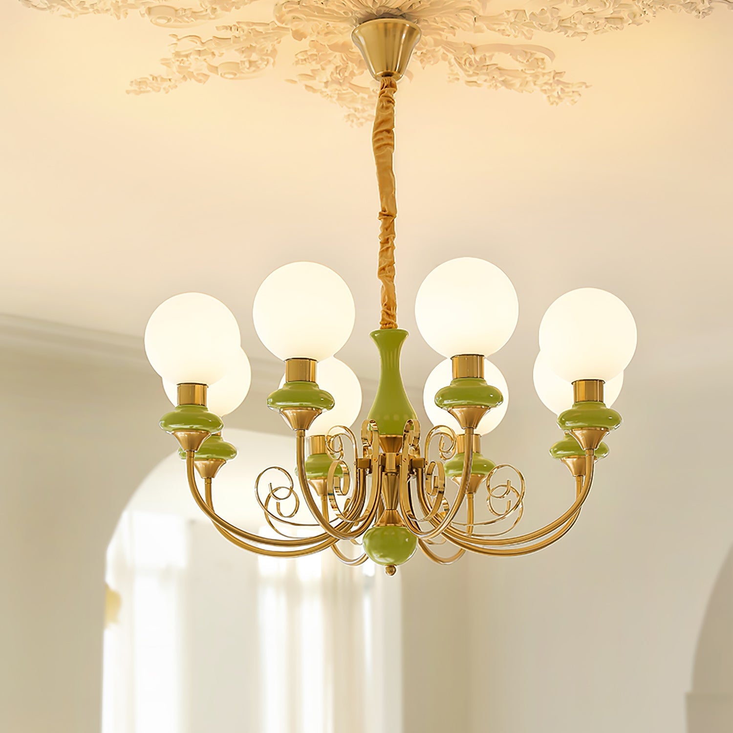 Kroonluchter met Groene Glazen Kappen en Gouden of Zwarte Afwerking – Luxe Hanglamp in 3, 5 of 8 Lichtpunten | Sansoti