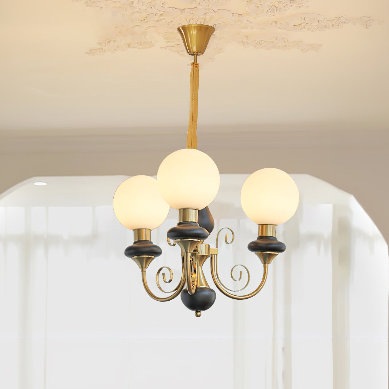 Kroonluchter met Groene Glazen Kappen en Gouden of Zwarte Afwerking – Luxe Hanglamp in 3, 5 of 8 Lichtpunten | Sansoti