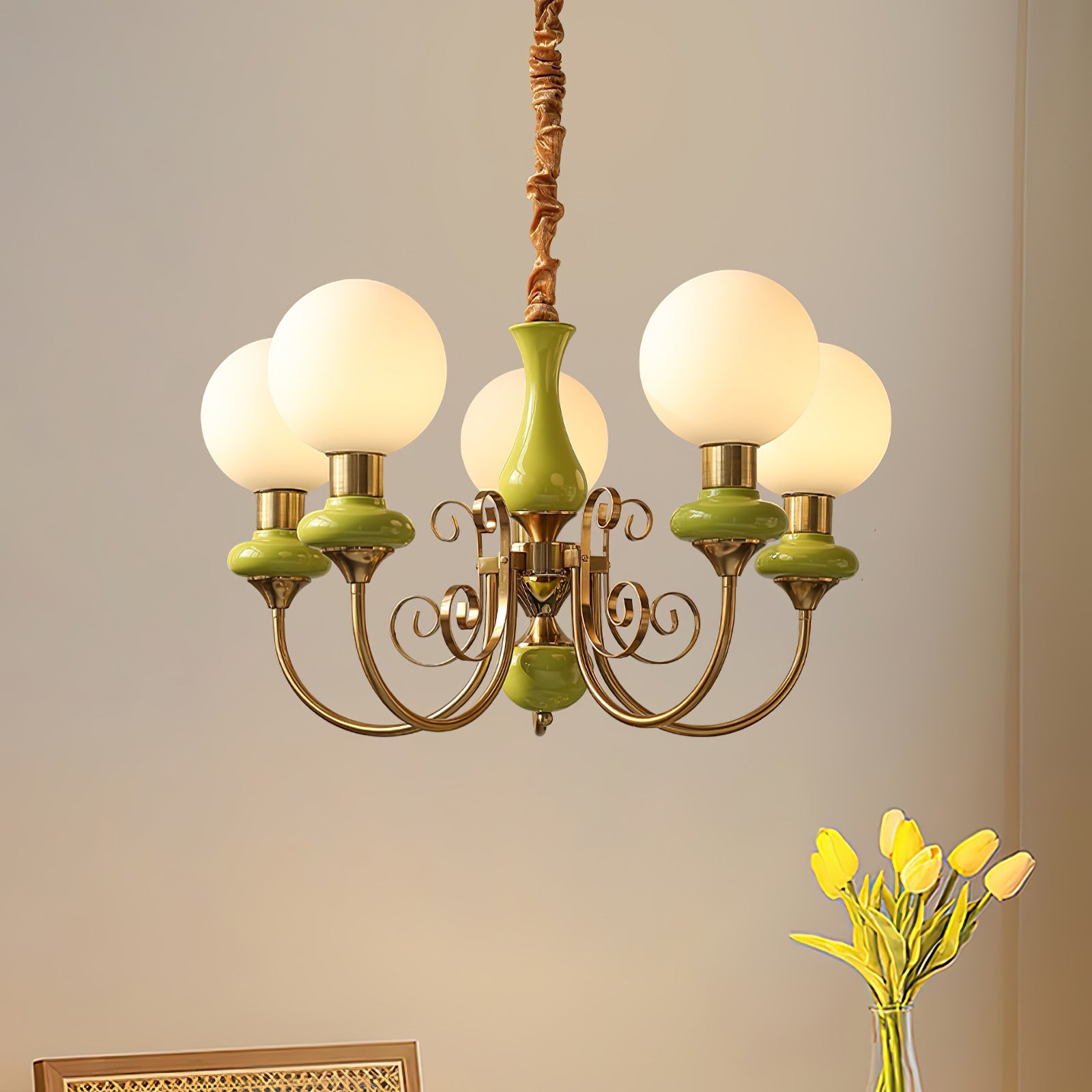 Kroonluchter met Groene Glazen Kappen en Gouden of Zwarte Afwerking – Luxe Hanglamp in 3, 5 of 8 Lichtpunten | Sansoti