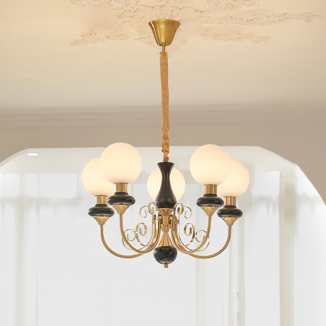 Kroonluchter met Groene Glazen Kappen en Gouden of Zwarte Afwerking – Luxe Hanglamp in 3, 5 of 8 Lichtpunten | Sansoti