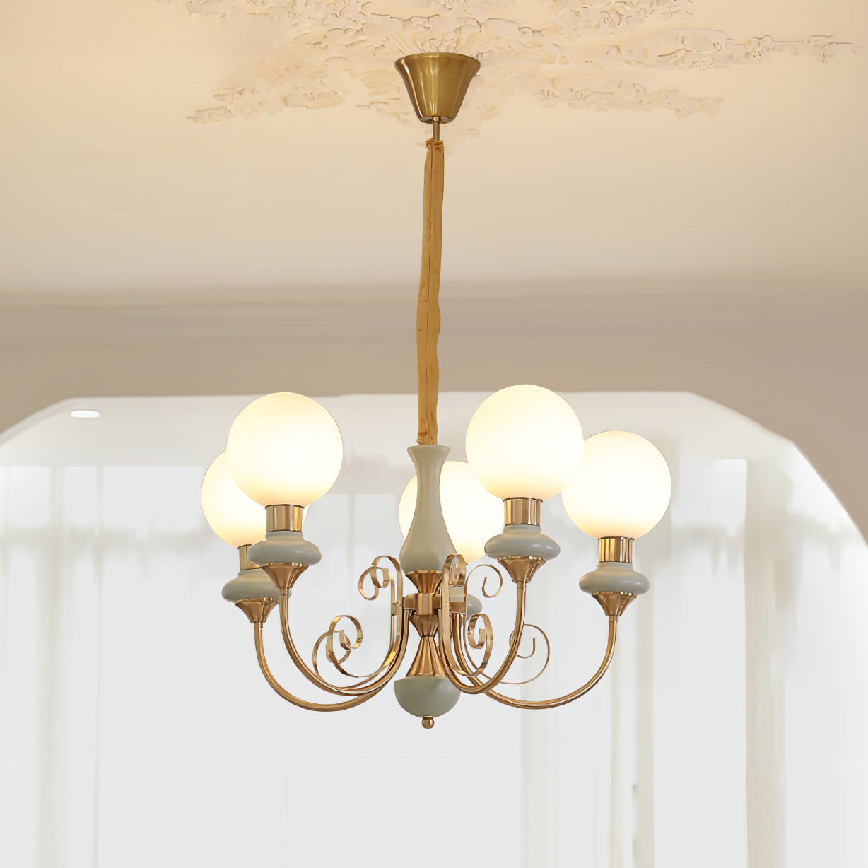 Kroonluchter met Groene Glazen Kappen en Gouden of Zwarte Afwerking – Luxe Hanglamp in 3, 5 of 8 Lichtpunten | Sansoti