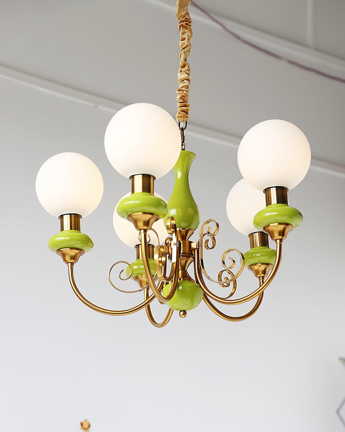 Kroonluchter met Groene Glazen Kappen en Gouden of Zwarte Afwerking – Luxe Hanglamp in 3, 5 of 8 Lichtpunten | Sansoti