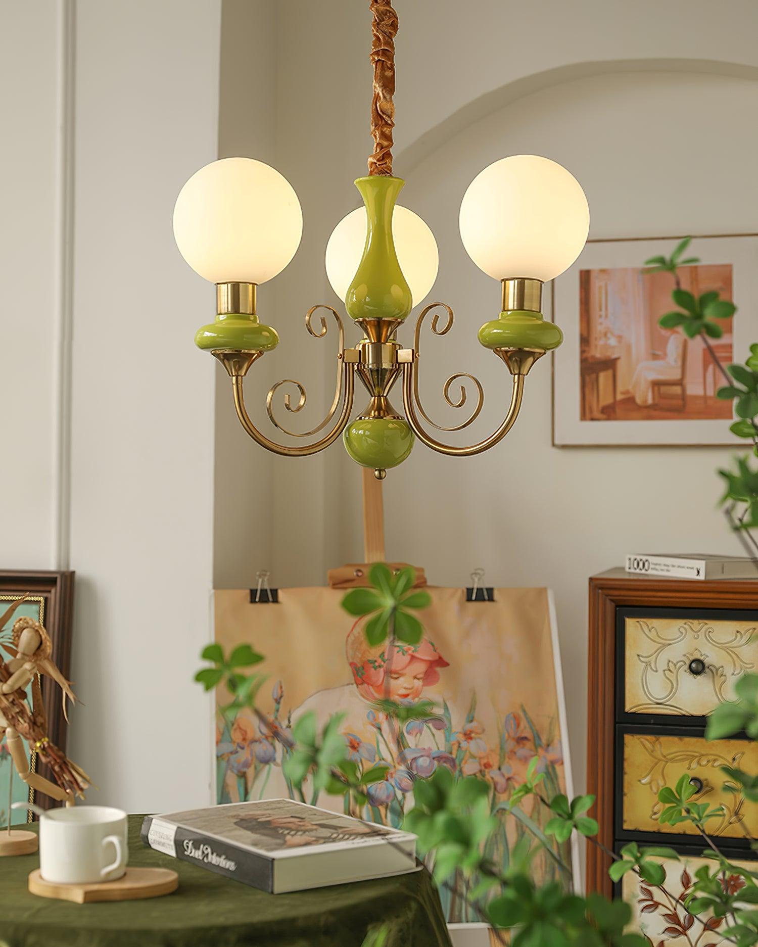 Kroonluchter met Groene Glazen Kappen en Gouden of Zwarte Afwerking – Luxe Hanglamp in 3, 5 of 8 Lichtpunten | Sansoti