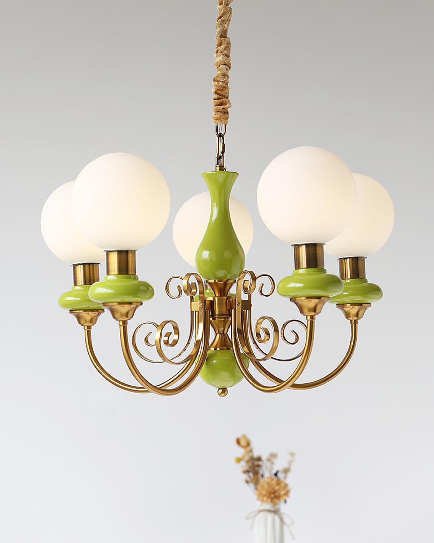 Kroonluchter met Groene Glazen Kappen en Gouden of Zwarte Afwerking – Luxe Hanglamp in 3, 5 of 8 Lichtpunten | Sansoti