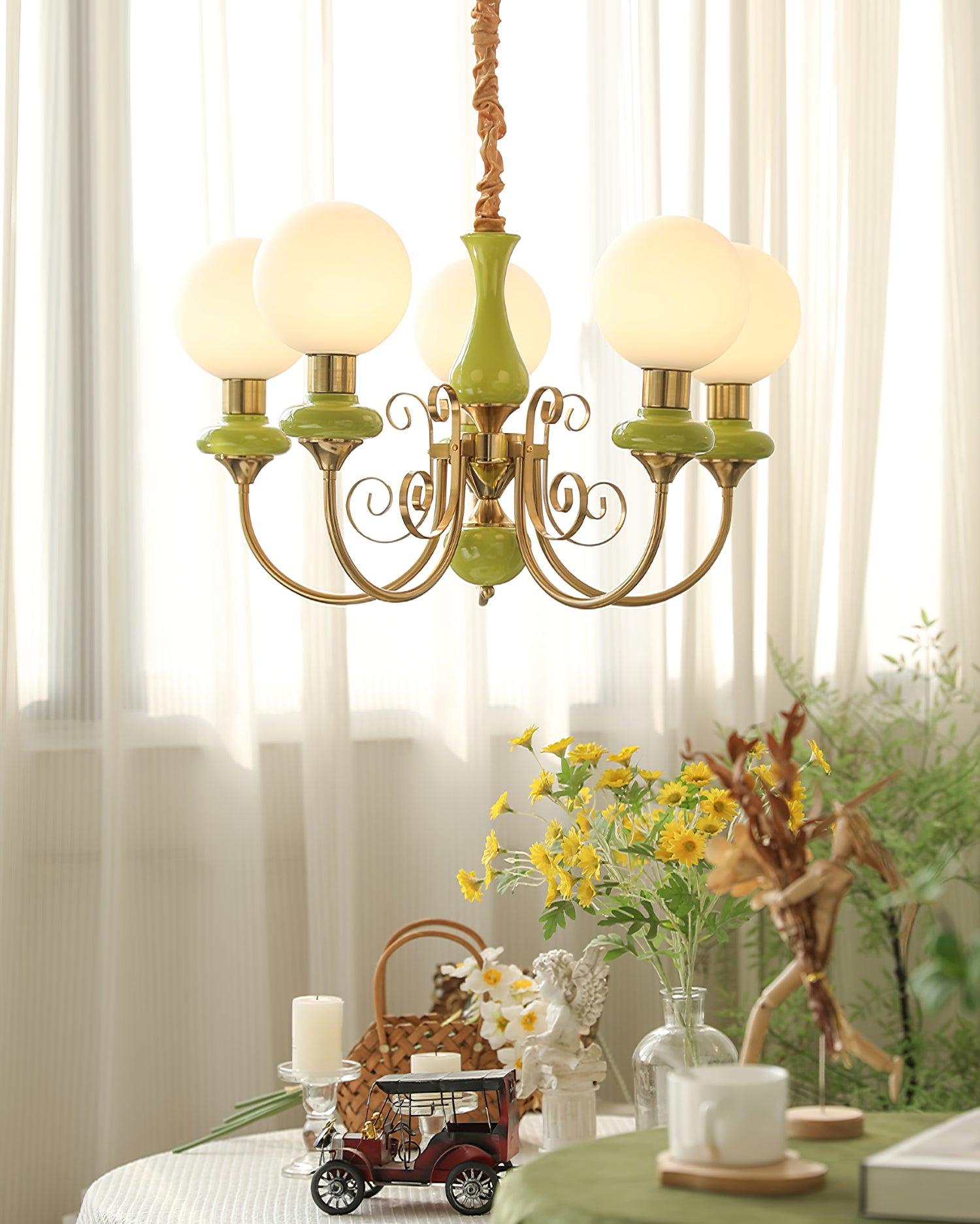 Kroonluchter met Groene Glazen Kappen en Gouden of Zwarte Afwerking – Luxe Hanglamp in 3, 5 of 8 Lichtpunten | Sansoti