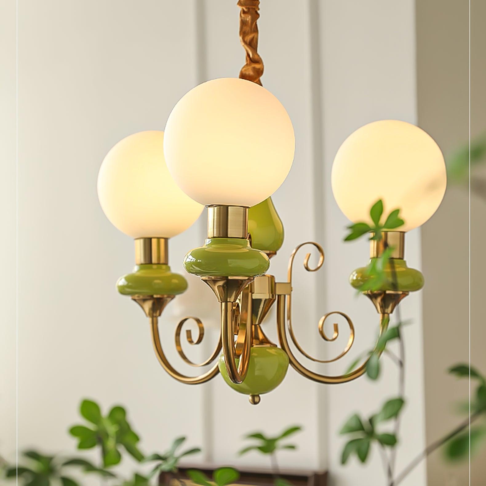 Kroonluchter met Groene Glazen Kappen en Gouden of Zwarte Afwerking – Luxe Hanglamp in 3, 5 of 8 Lichtpunten | Sansoti