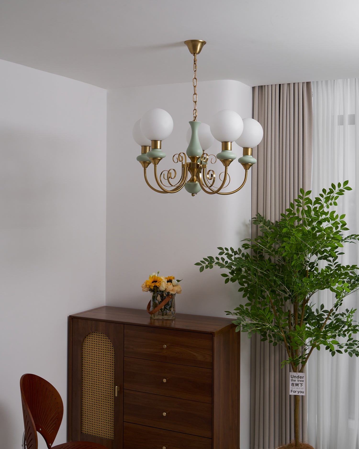 Kroonluchter met Groene Glazen Kappen en Gouden of Zwarte Afwerking – Luxe Hanglamp in 3, 5 of 8 Lichtpunten | Sansoti
