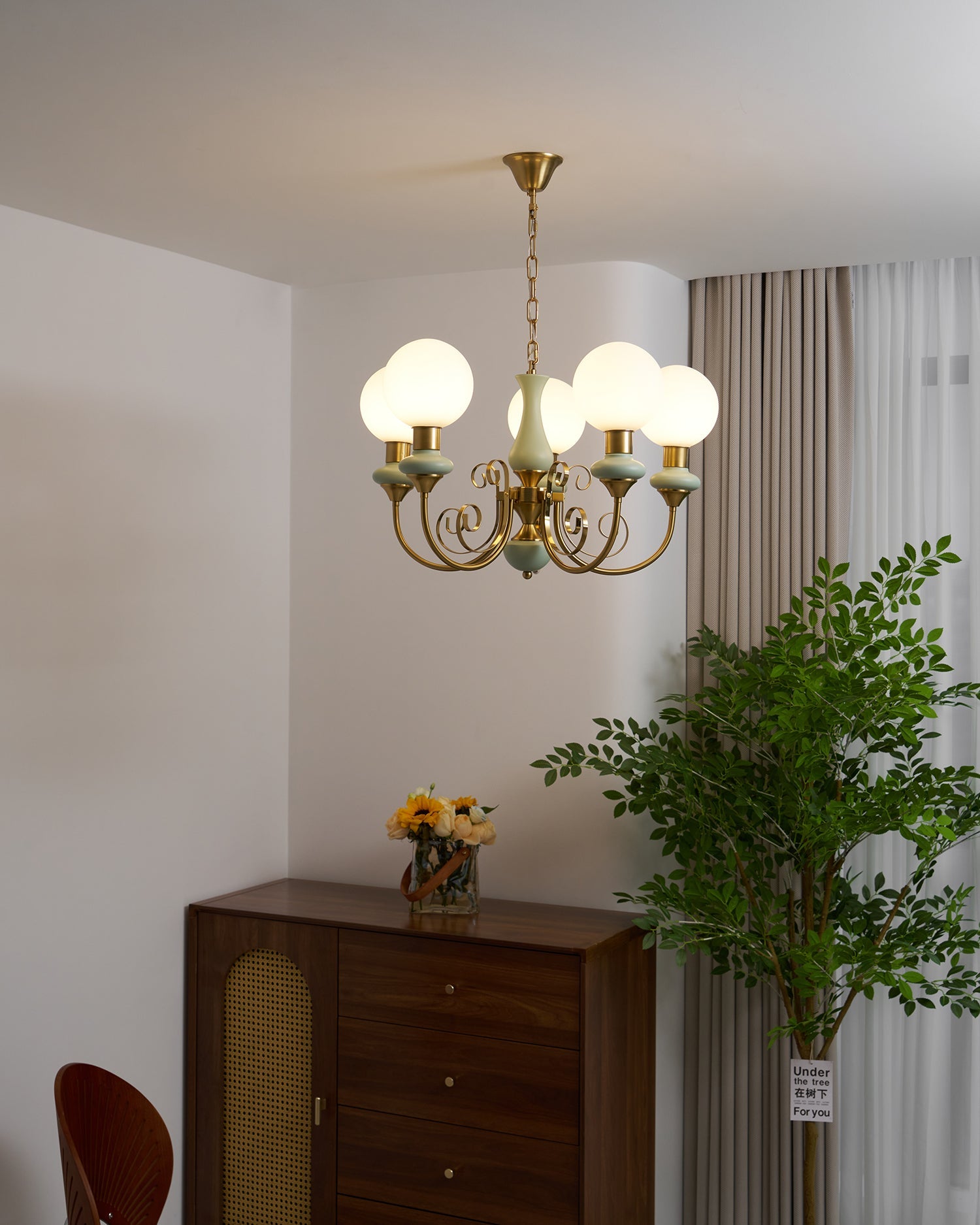 Kroonluchter met Groene Glazen Kappen en Gouden of Zwarte Afwerking – Luxe Hanglamp in 3, 5 of 8 Lichtpunten | Sansoti
