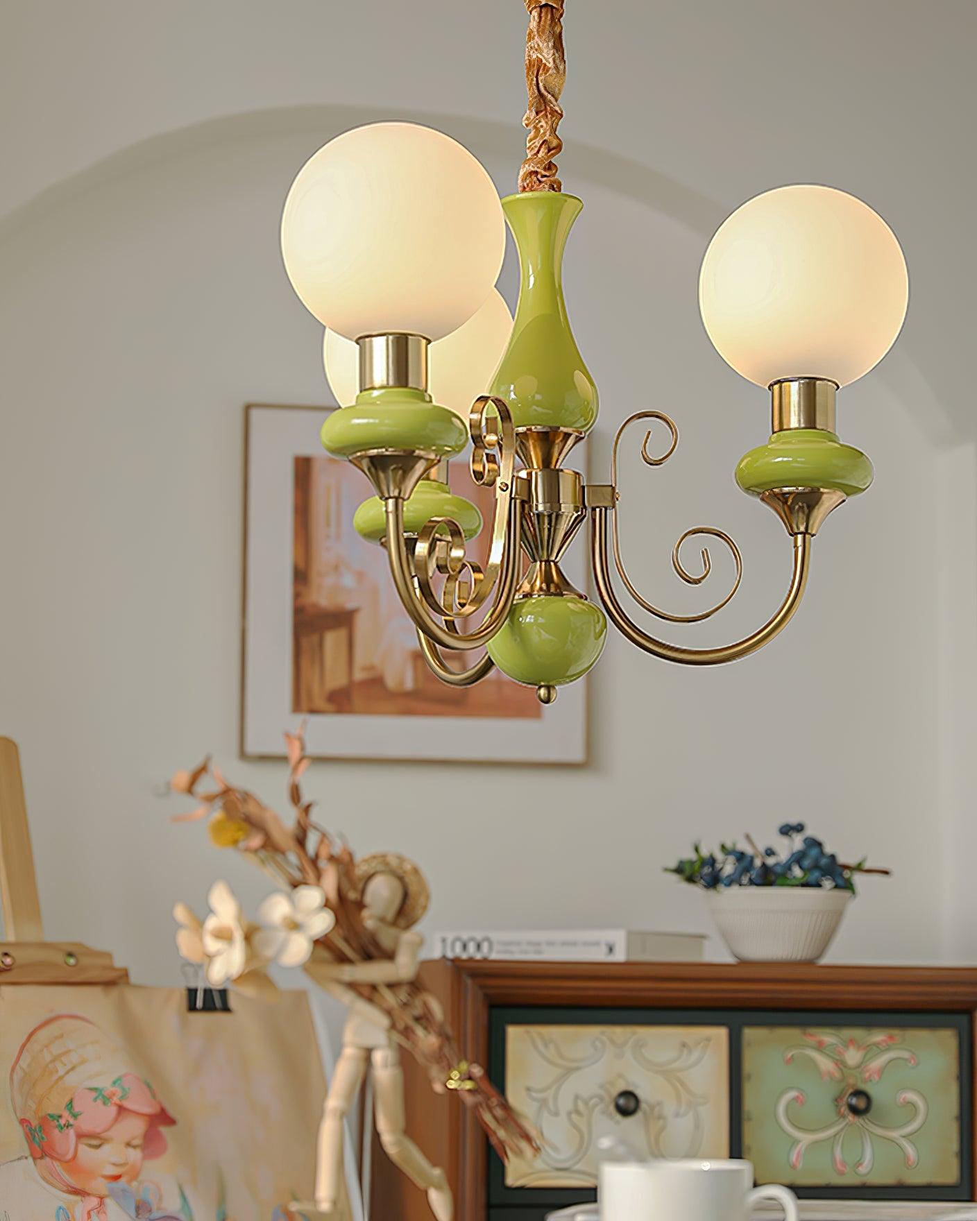 Kroonluchter met Groene Glazen Kappen en Gouden of Zwarte Afwerking – Luxe Hanglamp in 3, 5 of 8 Lichtpunten | Sansoti