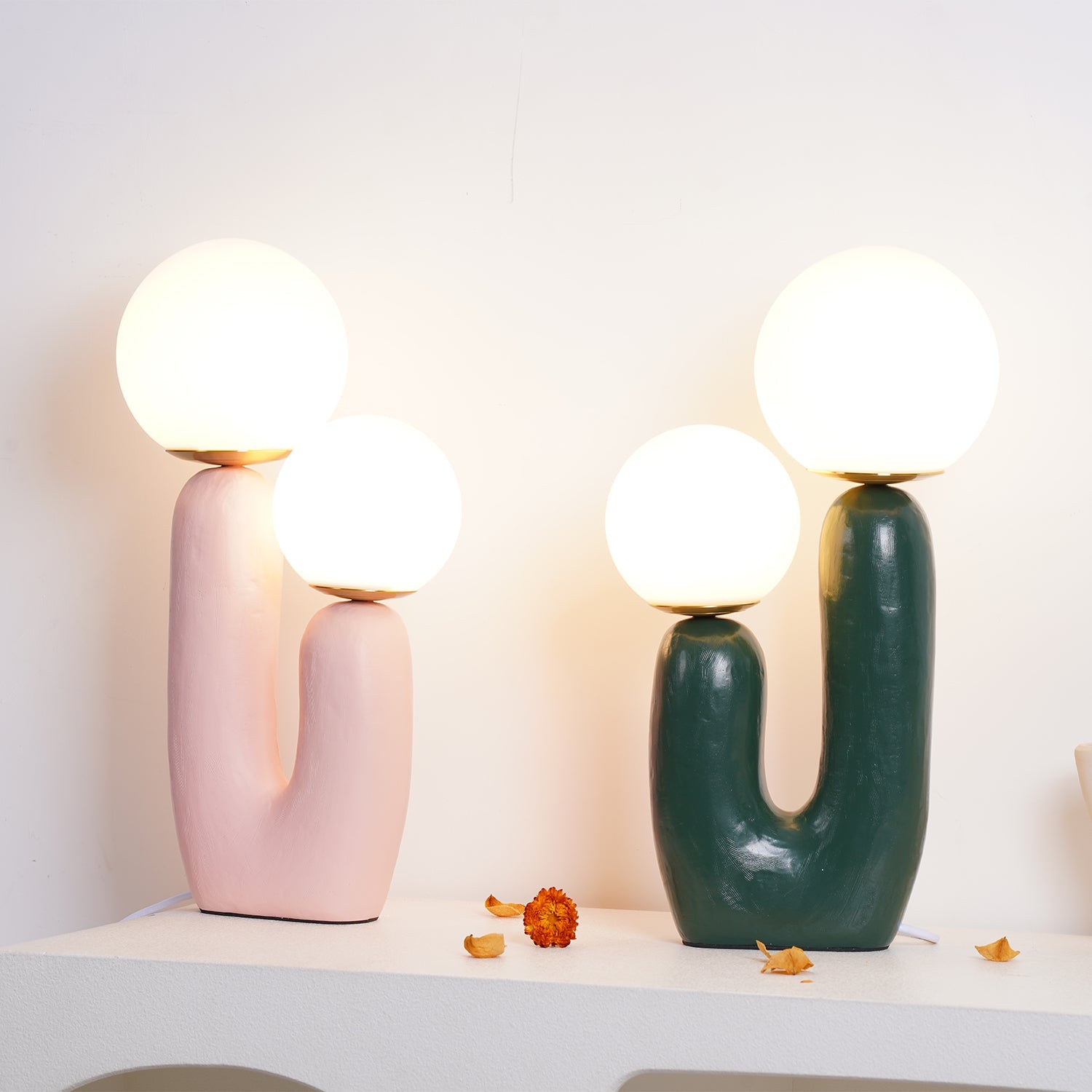 Tafellamp met Harsbehuizing en G9-Fitting – Keramische Oo-Collectielamp in Wit, Roze, Groen of Terra Cotta | Sansoti