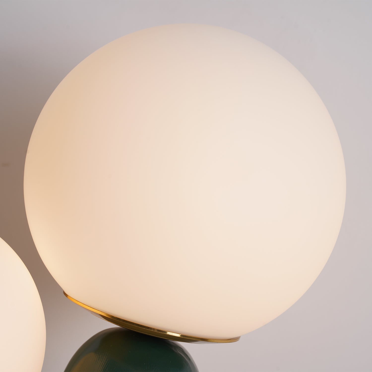Tafellamp met Harsbehuizing en G9-Fitting – Keramische Oo-Collectielamp in Wit, Roze, Groen of Terra Cotta | Sansoti