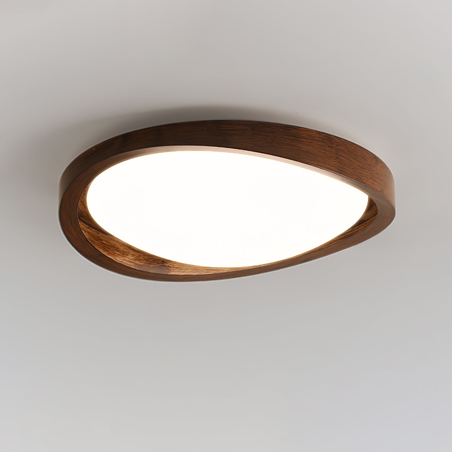 Houten Plafondlamp met Gebogen Rand – Scandinavisch Design met Walnoot Afwerking & Warme Verlichting voor Woonkamer Slaapkamer | Sansoti