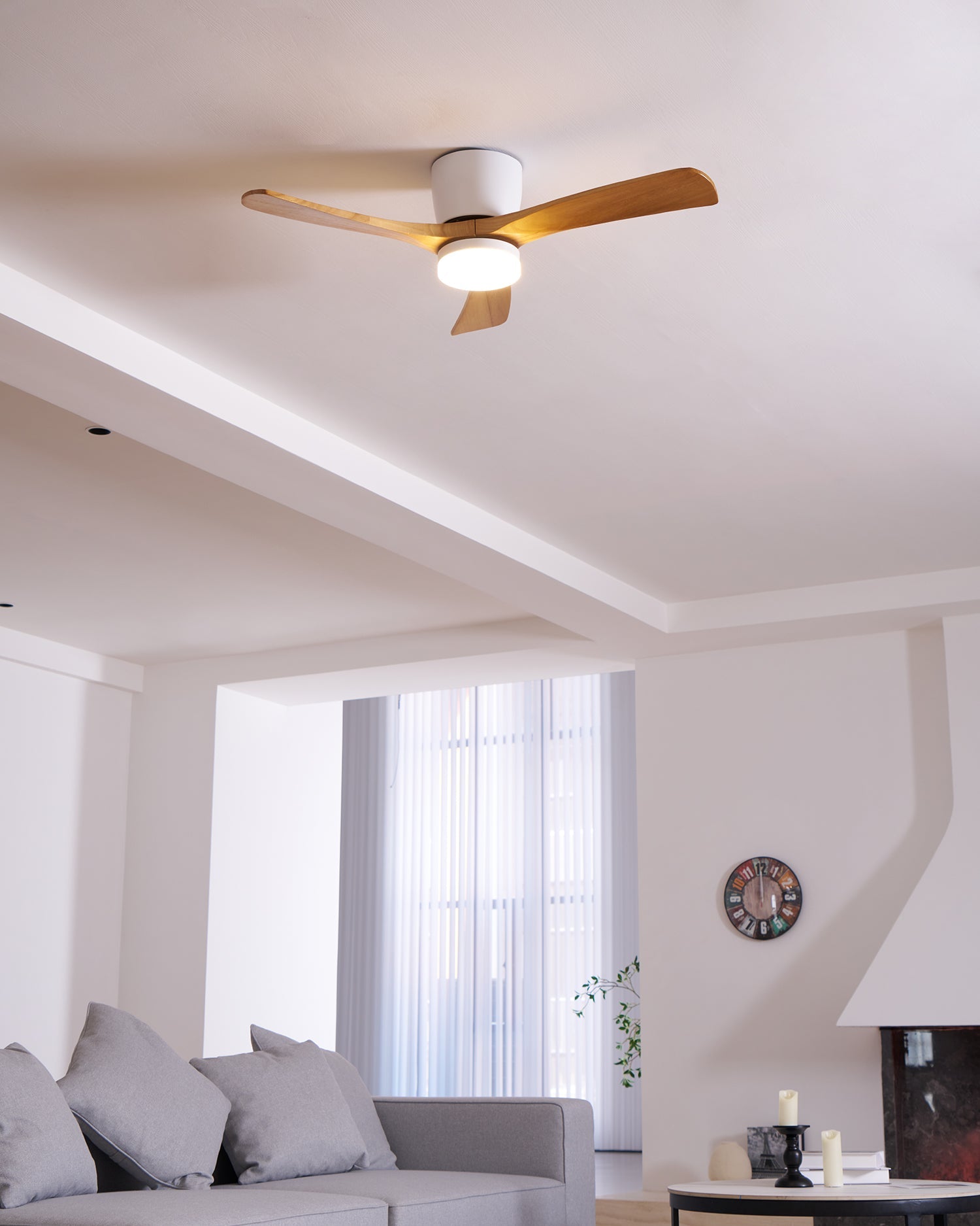 Deckenventilator mit LED-Beleuchtung und Holzflügeln – skandinavisches Design | Restfield