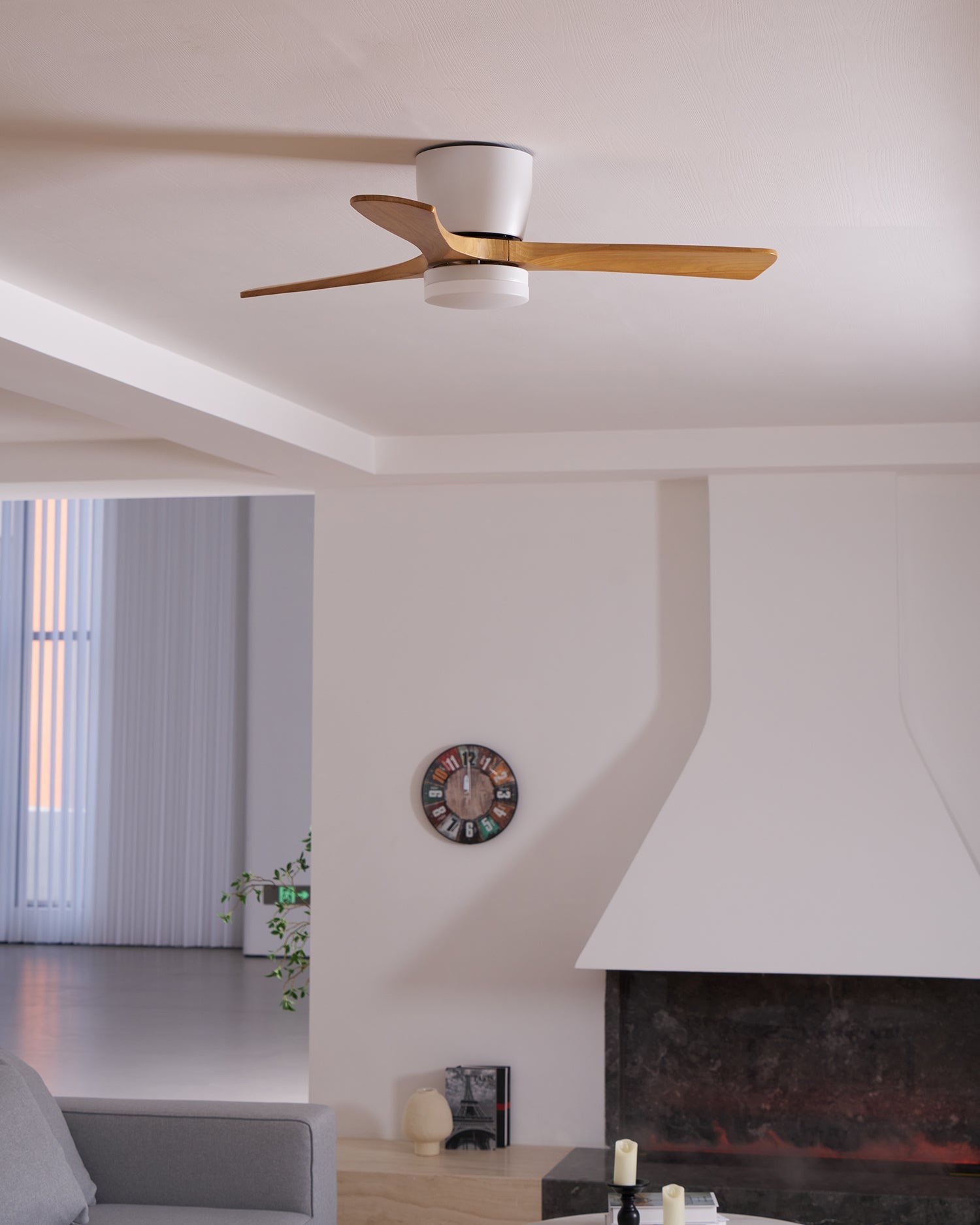 Deckenventilator mit LED-Beleuchtung und Holzflügeln – skandinavisches Design | Restfield