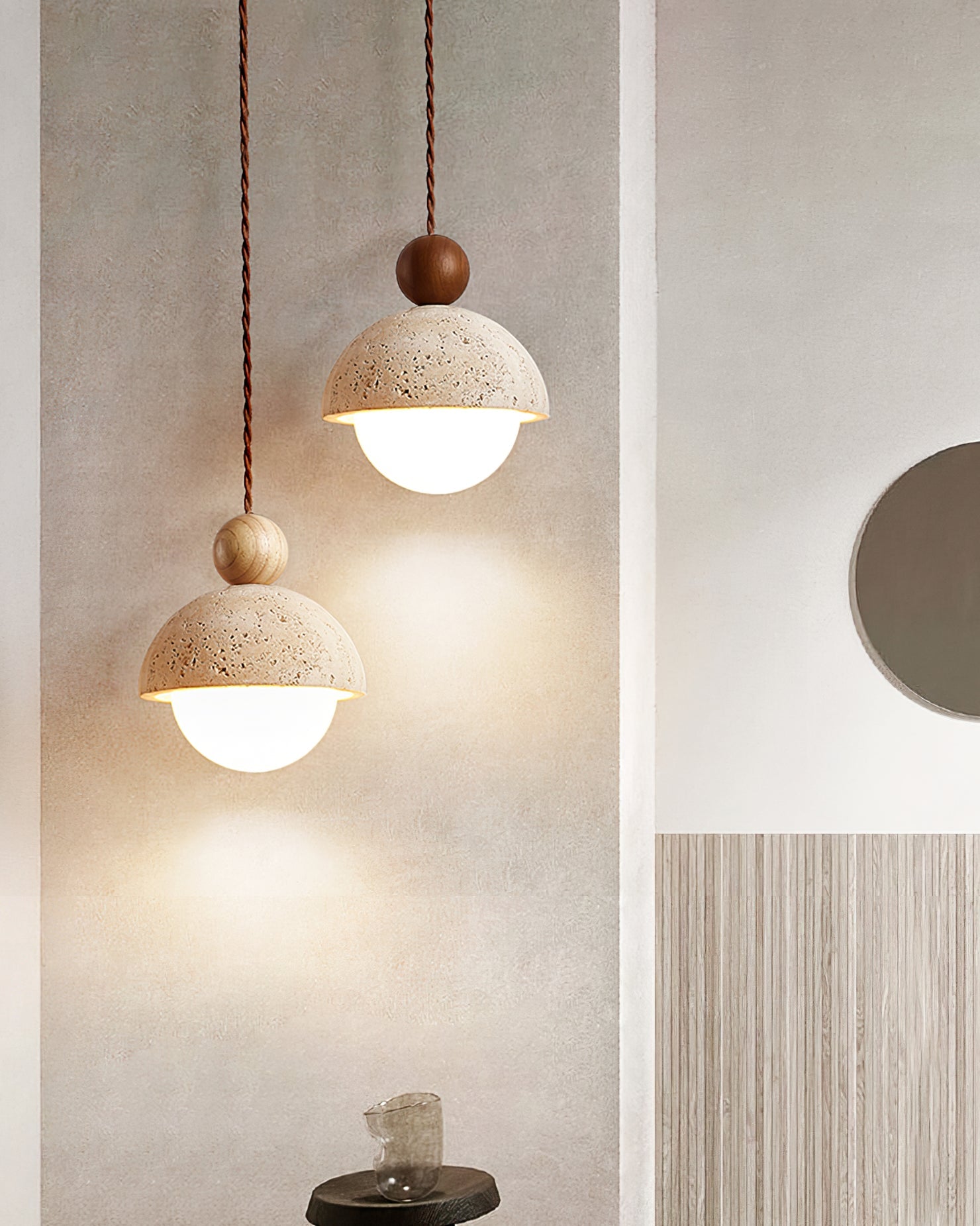 Design Pendelleuchte aus Travertin und Glas – Moderne Beleuchtung mit warmem Licht | Restfield