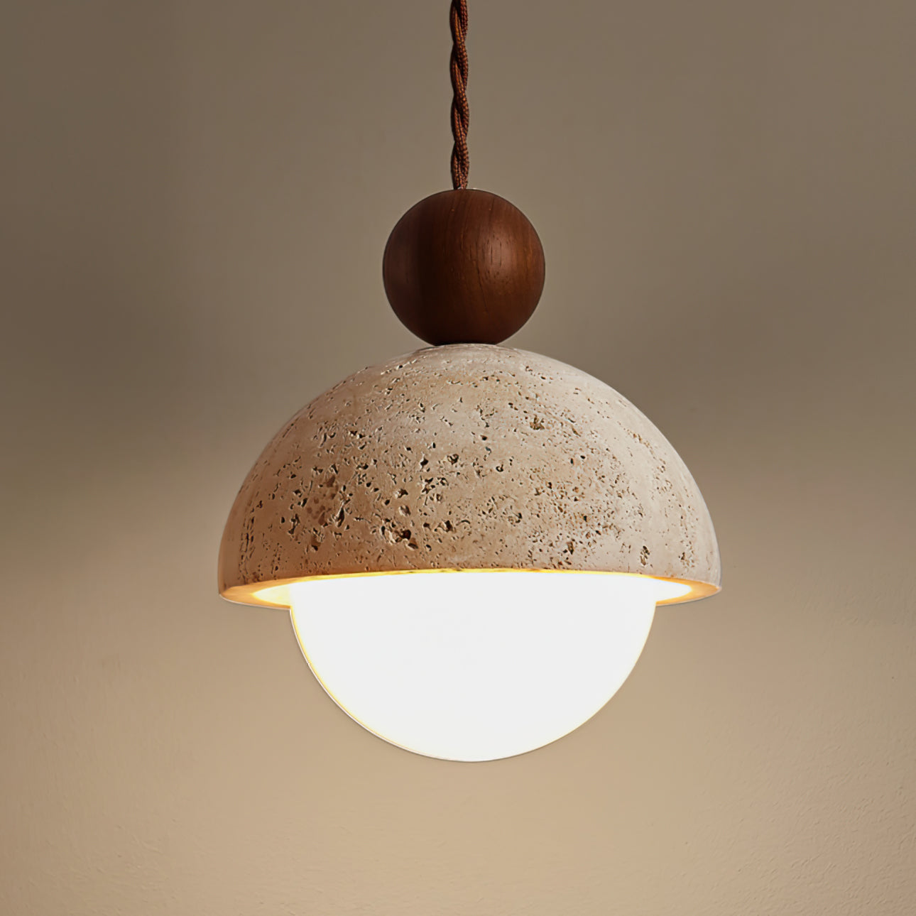 Design Pendelleuchte aus Travertin und Glas – Moderne Beleuchtung mit warmem Licht | Restfield