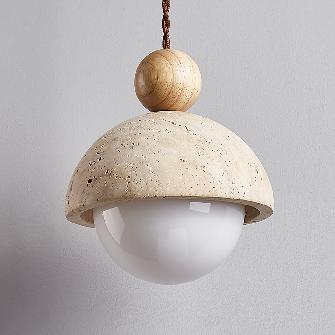 Design Pendelleuchte aus Travertin und Glas – Moderne Beleuchtung mit warmem Licht | Restfield