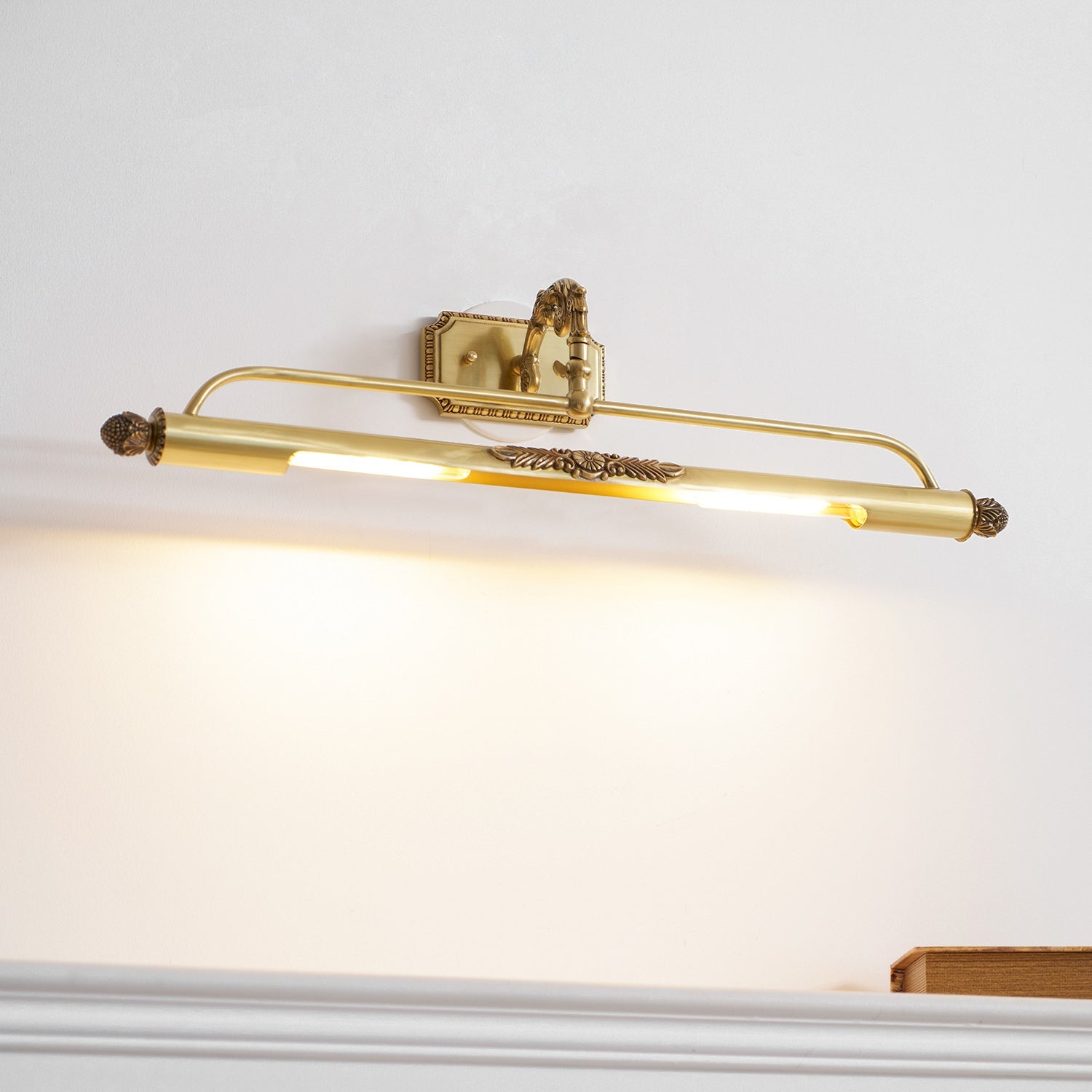 Messing Schilderij Wandlamp met Geïntegreerde Verlichting – Luxe Galerijverlichting in Antiek Messing | Sansoti