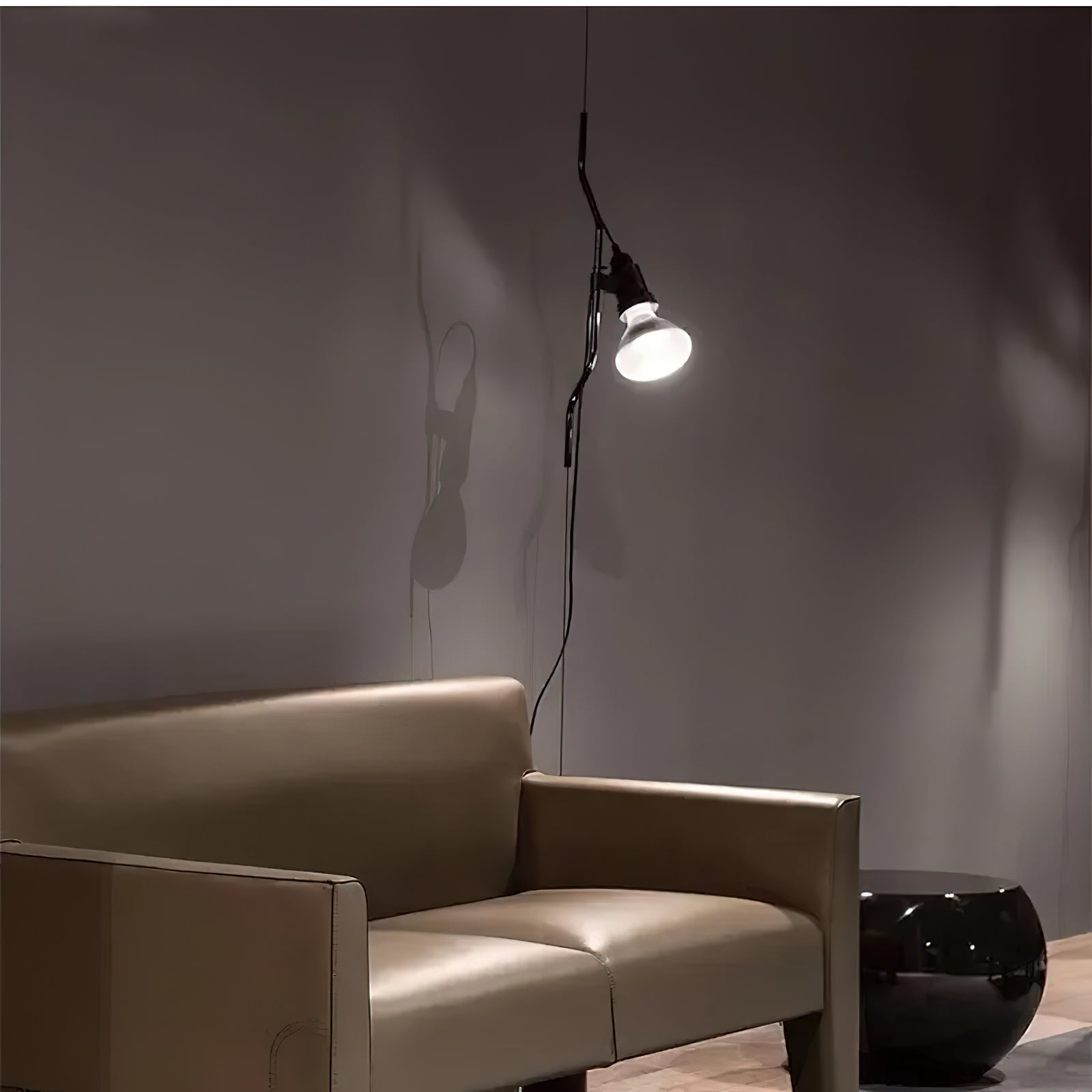 In Hoogte Verstelbare Hanglamp met Metalen Buiskap – Zwart/Wit/Rood | Sansoti