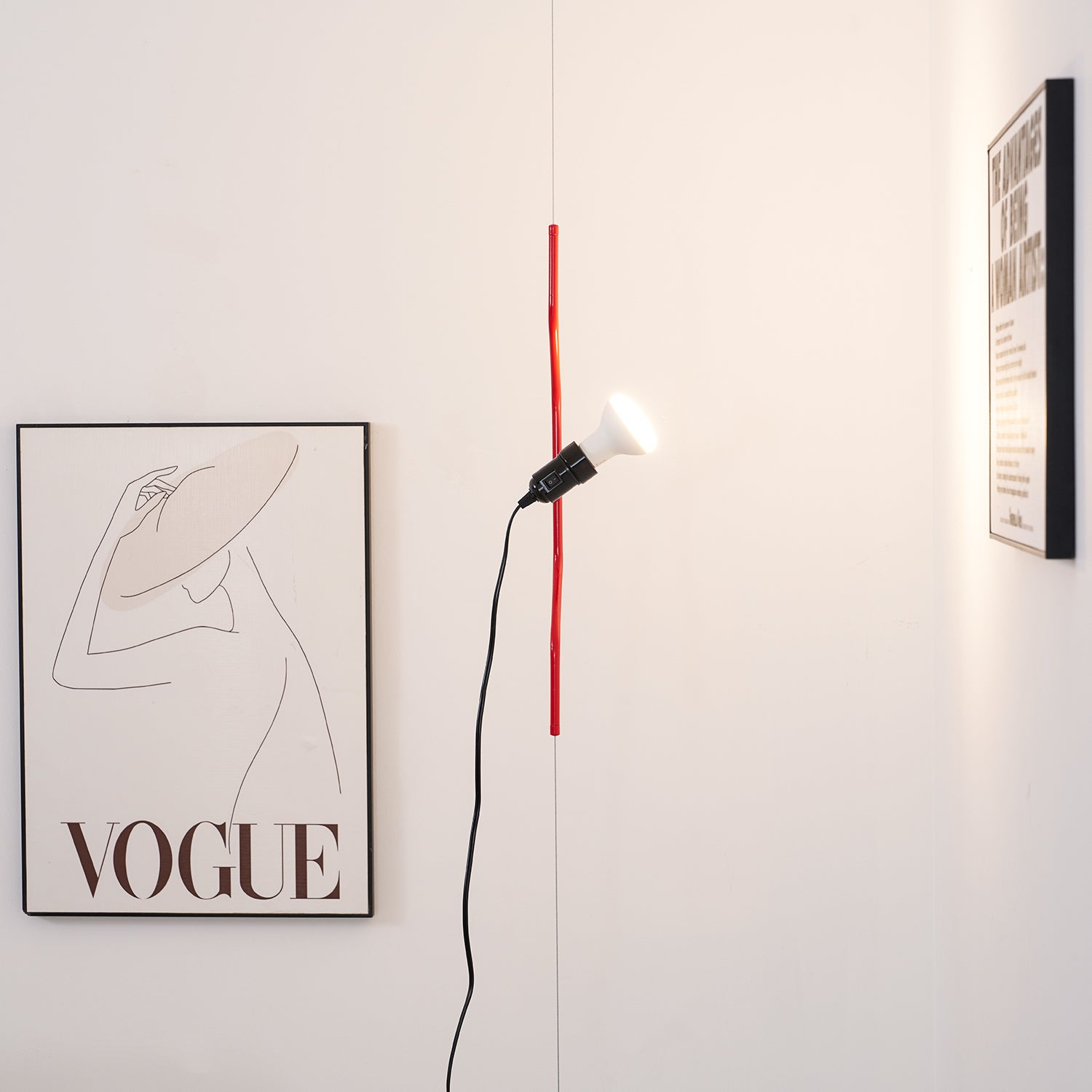 In Hoogte Verstelbare Hanglamp met Metalen Buiskap – Zwart/Wit/Rood | Sansoti