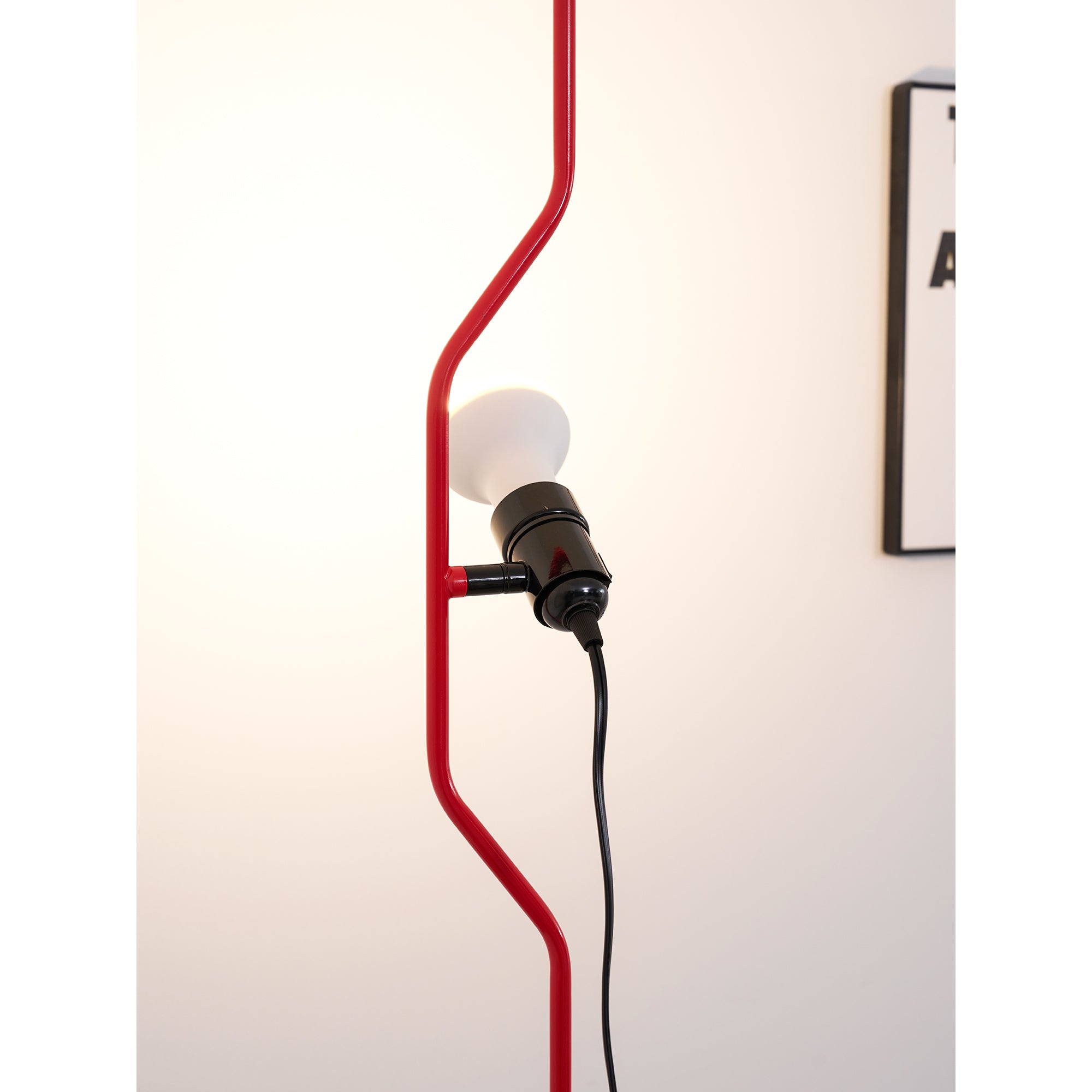 In Hoogte Verstelbare Hanglamp met Metalen Buiskap – Zwart/Wit/Rood | Sansoti