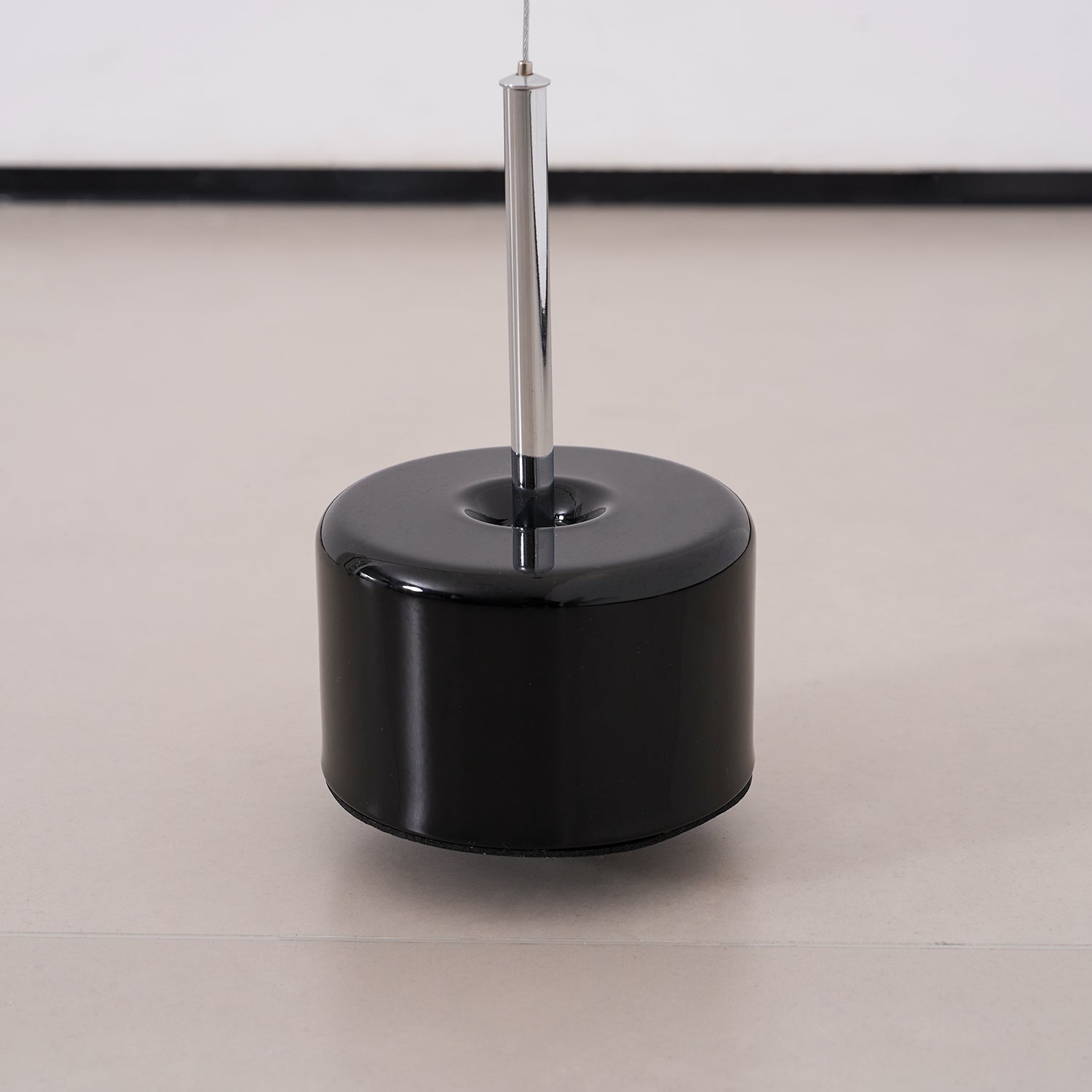 In Hoogte Verstelbare Hanglamp met Metalen Buiskap – Zwart/Wit/Rood | Sansoti