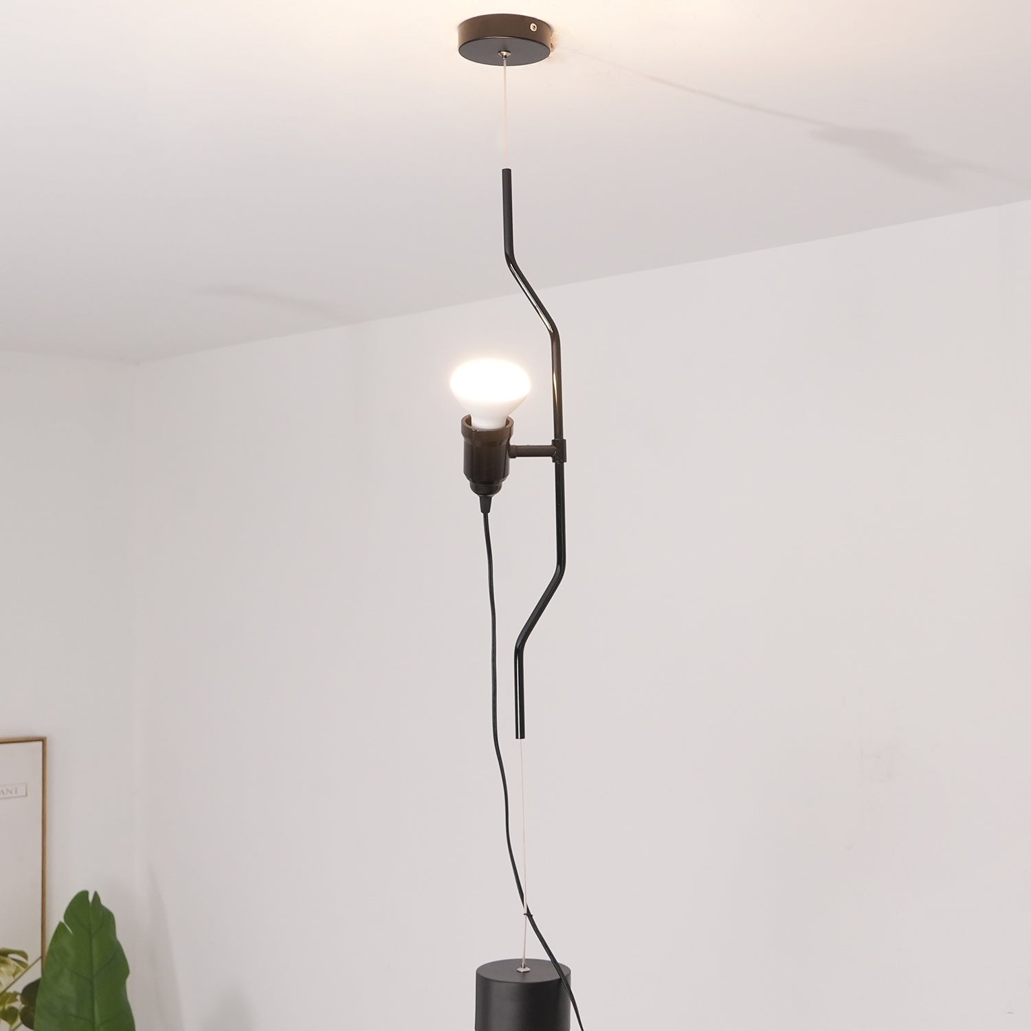 In Hoogte Verstelbare Hanglamp met Metalen Buiskap – Zwart/Wit/Rood | Sansoti