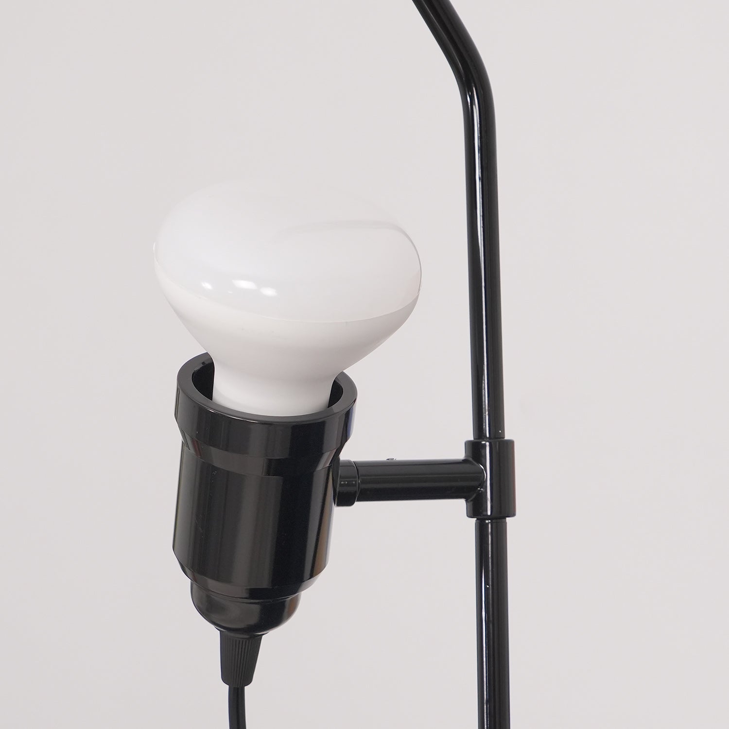 In Hoogte Verstelbare Hanglamp met Metalen Buiskap – Zwart/Wit/Rood | Sansoti