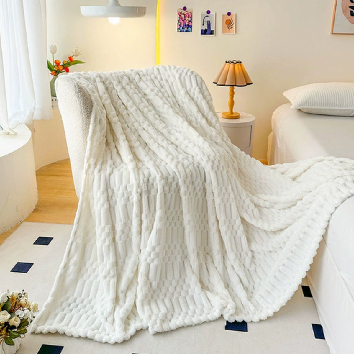 Ribbed fleece throw with pebble texture - Soft decorative blanket for bedroom and living room styling | Sansoti