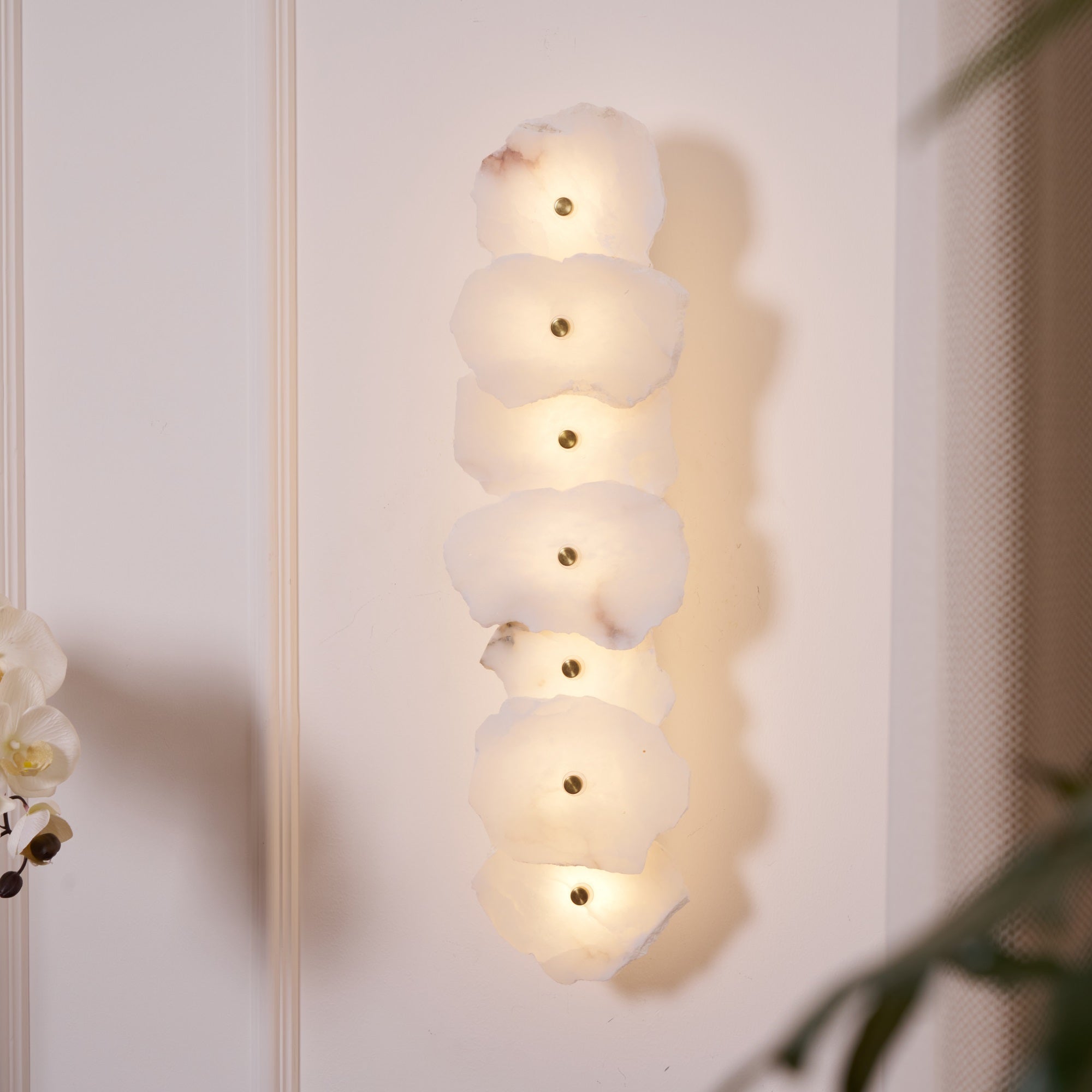 Alabasten Wandlamp — Echte Natuursteen met Gouden Armatuur — 1/3/5/7/9 Lichtpunten | Sansoti