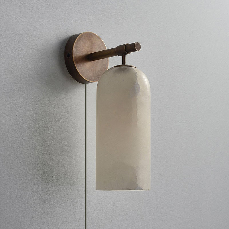 Luxe Alabaster Wandlamp Met Cilindervormige Kap In Brons Of Goud Voor Sfeervolle Binnenverlichting | Sansoti