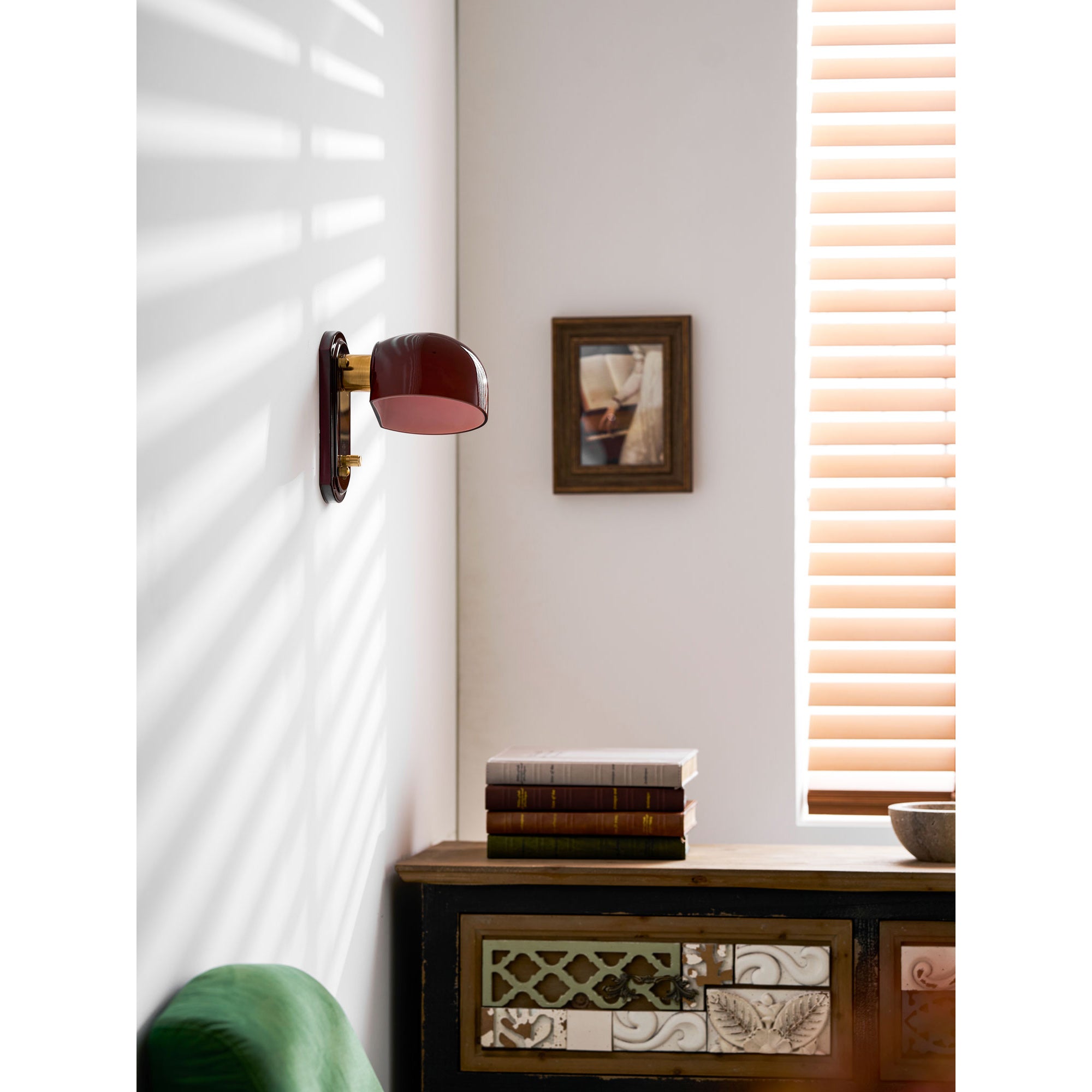 Vintage Wandlamp met Rode Glazen Kap — Sfeervolle Retro Verlichting voor Woonkamer & Eetkamer | Sansoti