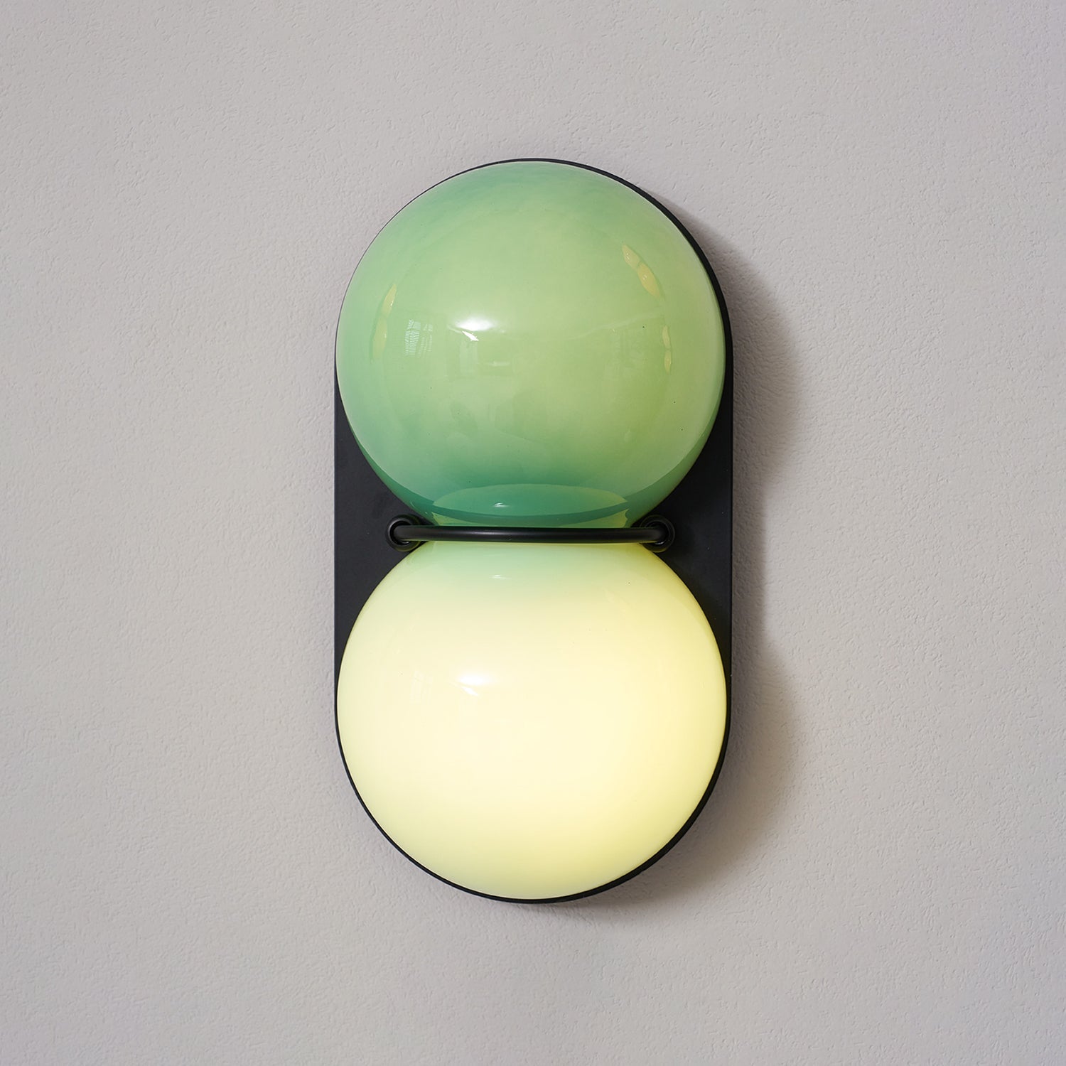 Moderne Dubbele Glazen Wandlamp – Speelse Verlichting met Gekleurde Glazen voor Slaapkamer & Kinderkamer | Sansoti