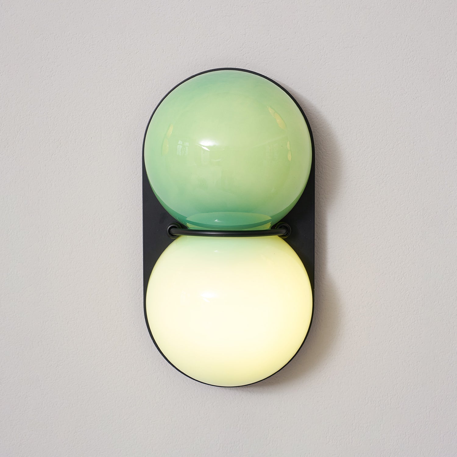 Moderne Dubbele Glazen Wandlamp – Speelse Verlichting met Gekleurde Glazen voor Slaapkamer & Kinderkamer | Sansoti