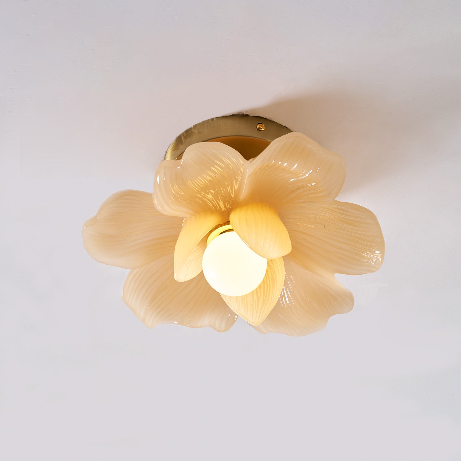 Plafondlamp met Bloesemontwerp in Hars en Messing – Elegante Verlichting voor Slaapkamer en Gang | Sansoti