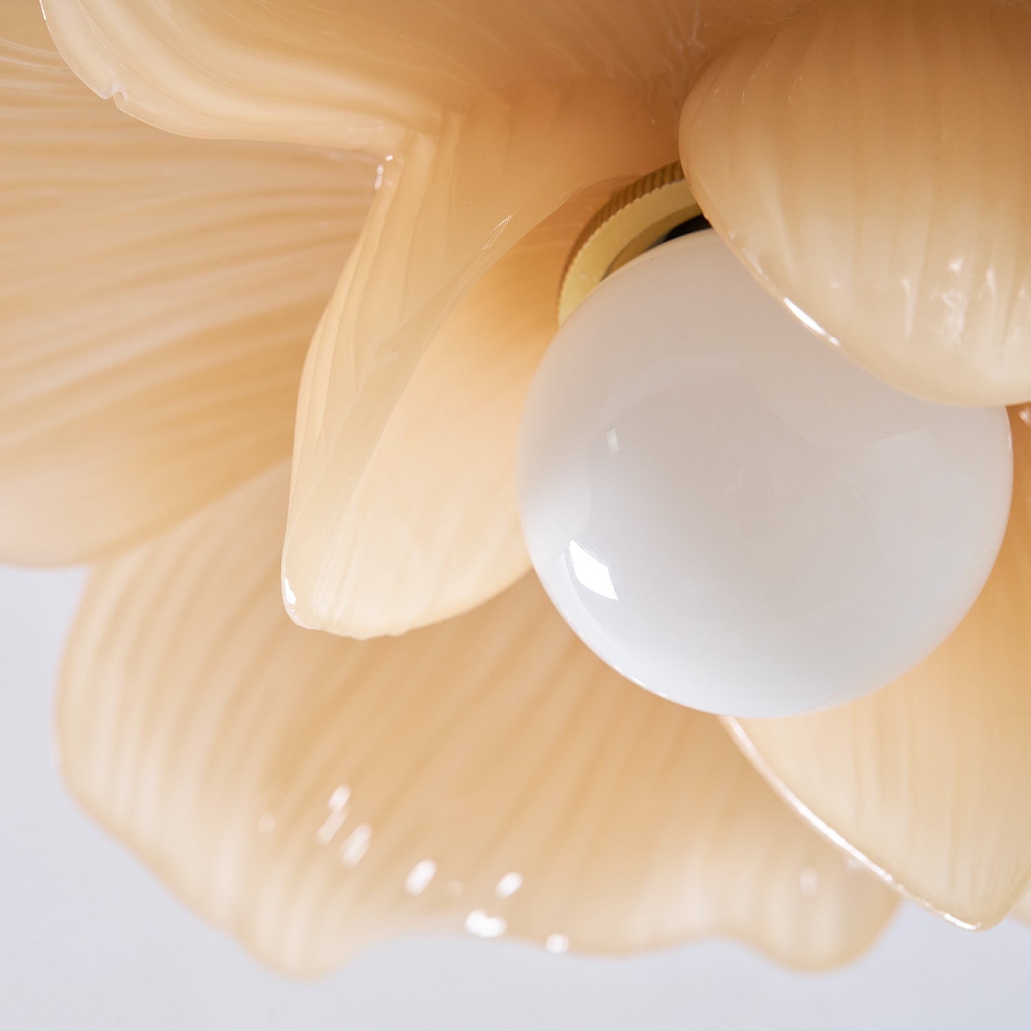 Plafondlamp met Bloesemontwerp in Hars en Messing – Elegante Verlichting voor Slaapkamer en Gang | Sansoti