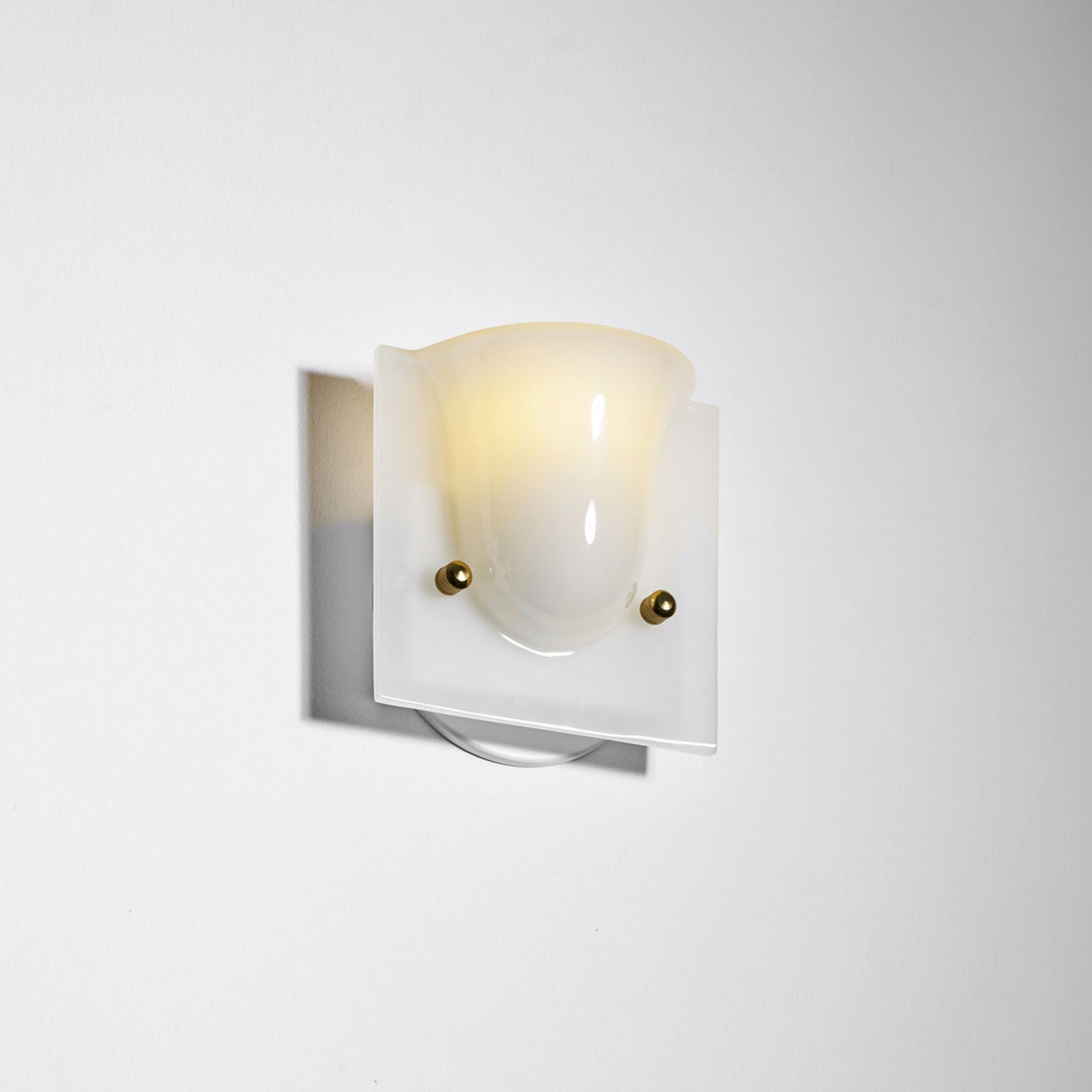 Mollo Wandlamp — Organische Hars & IJzer Wandverlichting | Sansoti