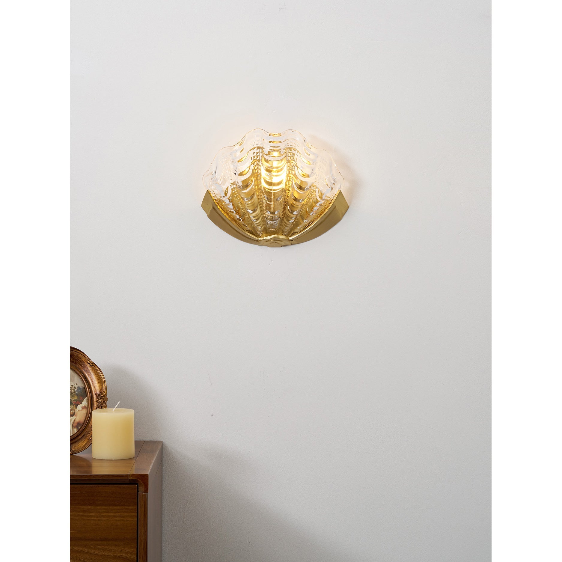 Glazen Wandlamp Schelp Design Messing & Glas Luxe Afwerking voor Gang en Slaapkamer | Sansoti