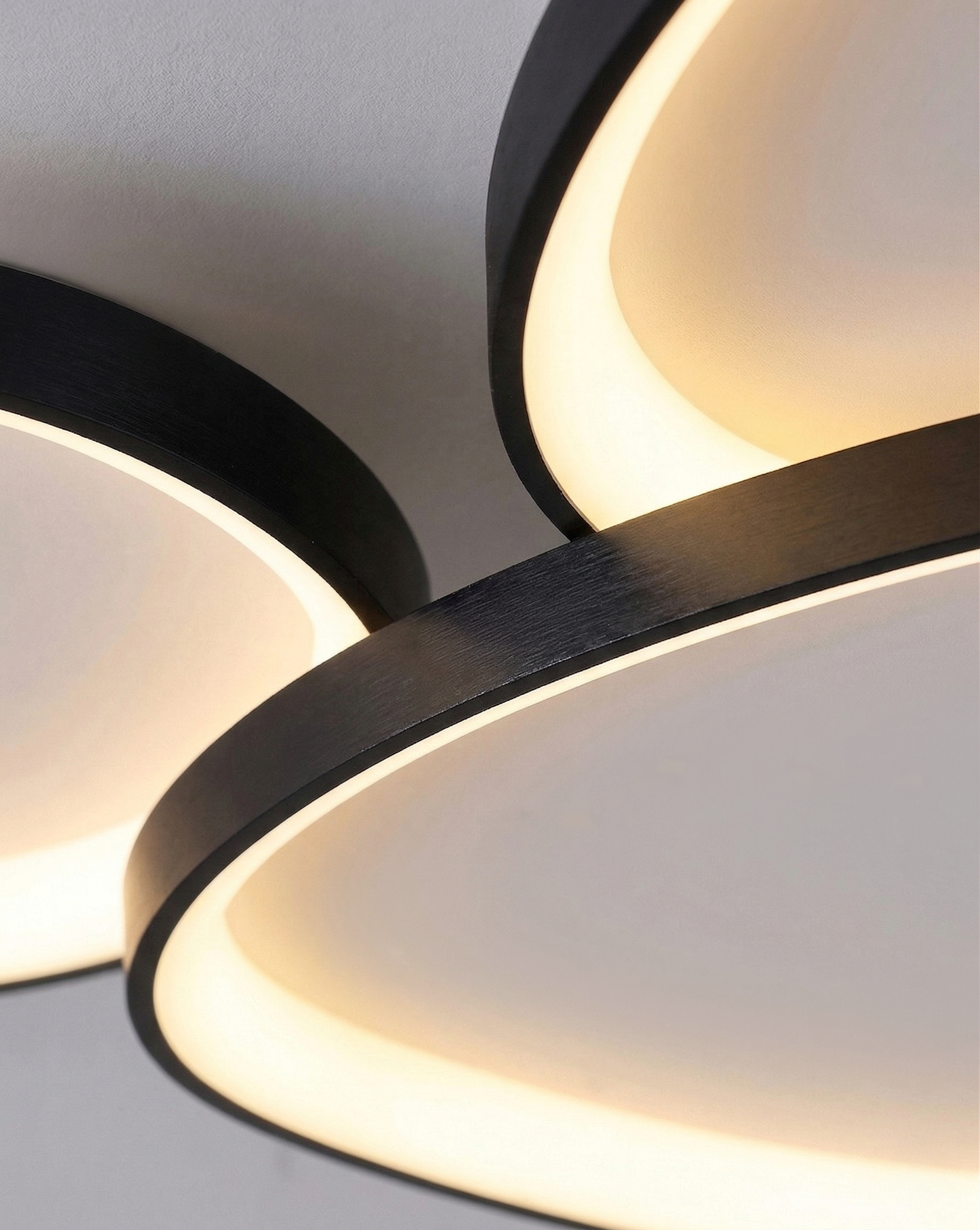 Pinnacle LED Plafondlamp – Minimalistische Moderne Plafondverlichting met Subtiele Verfijning | Sansoti