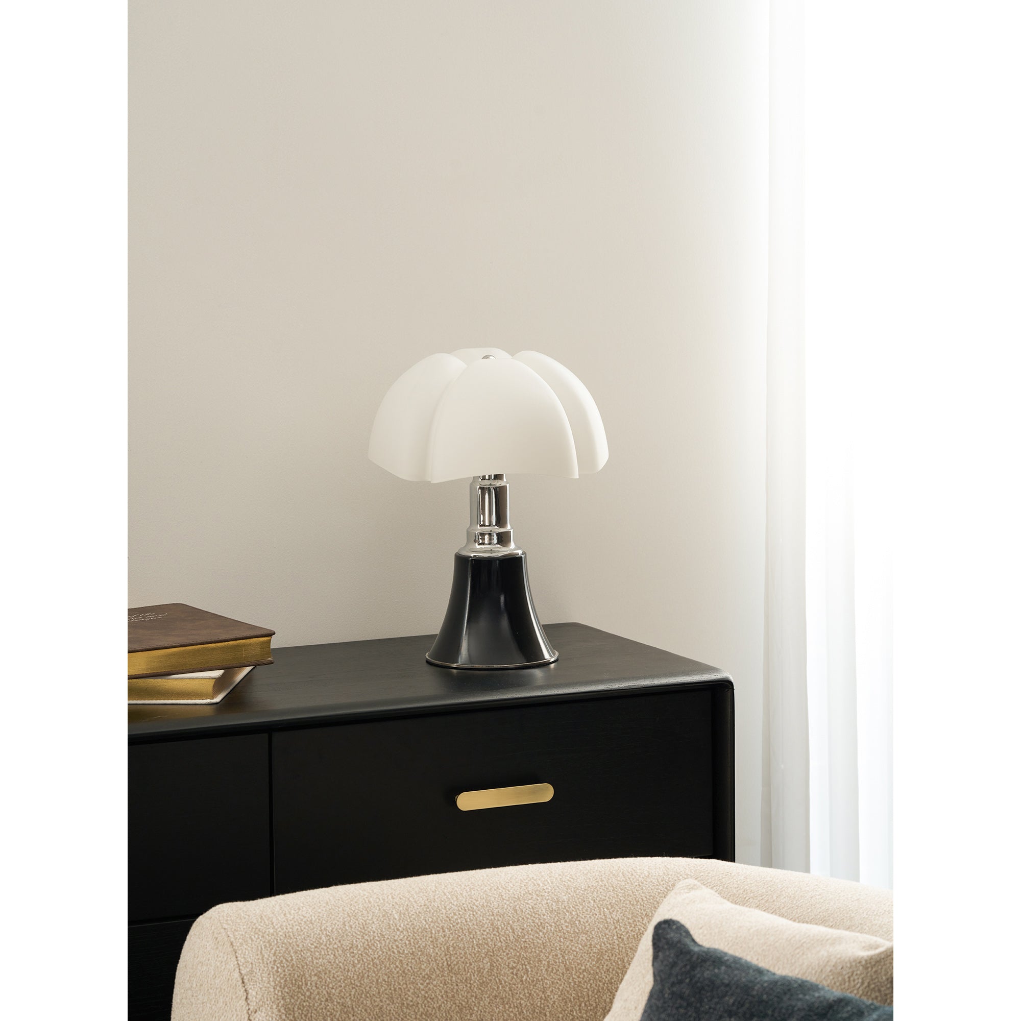 Moderne Design Tafellamp met In Hoogte Verstelbare Kap – Zwart Wit Geel Goud Chroom | Sansoti