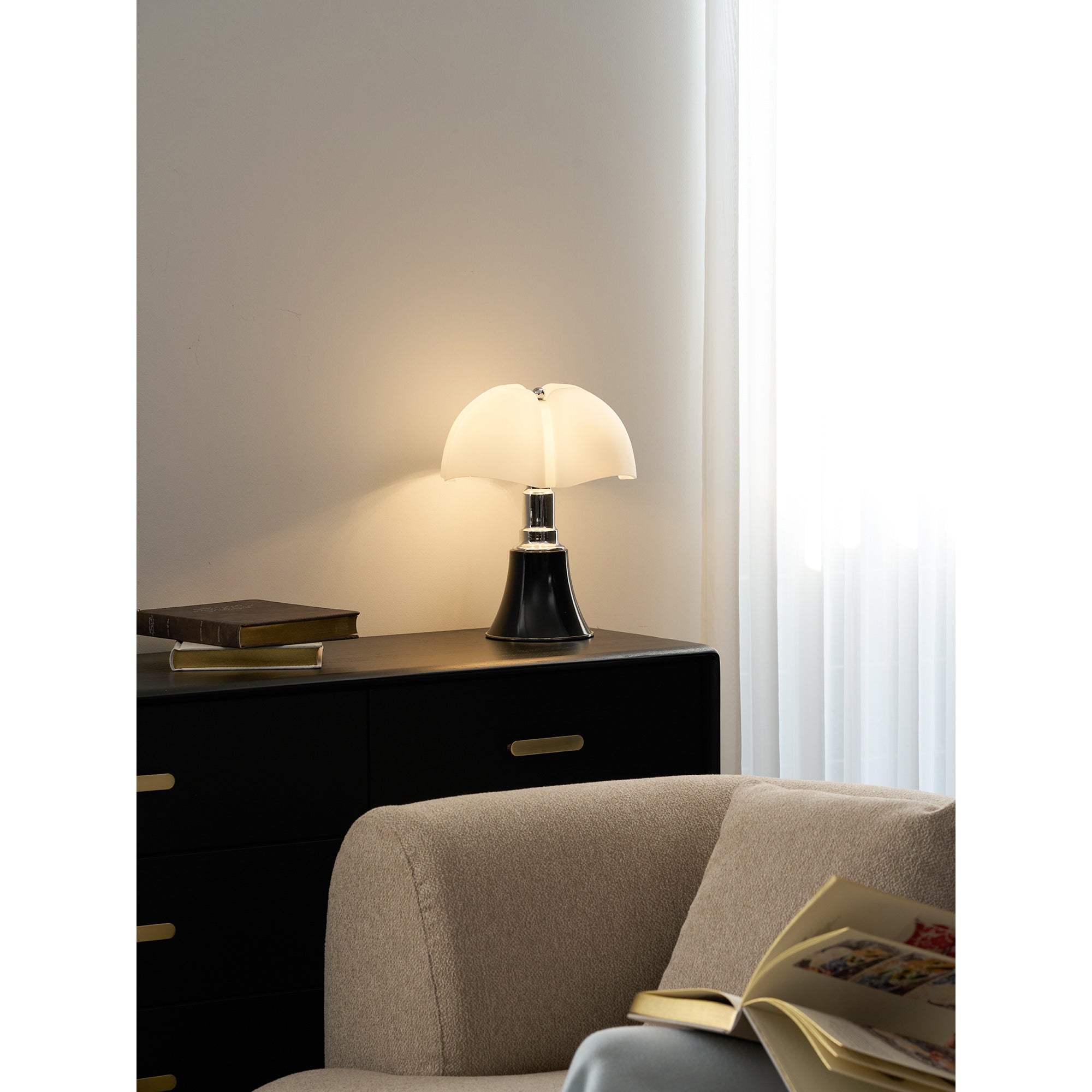 Moderne Design Tafellamp met In Hoogte Verstelbare Kap – Zwart Wit Geel Goud Chroom | Sansoti