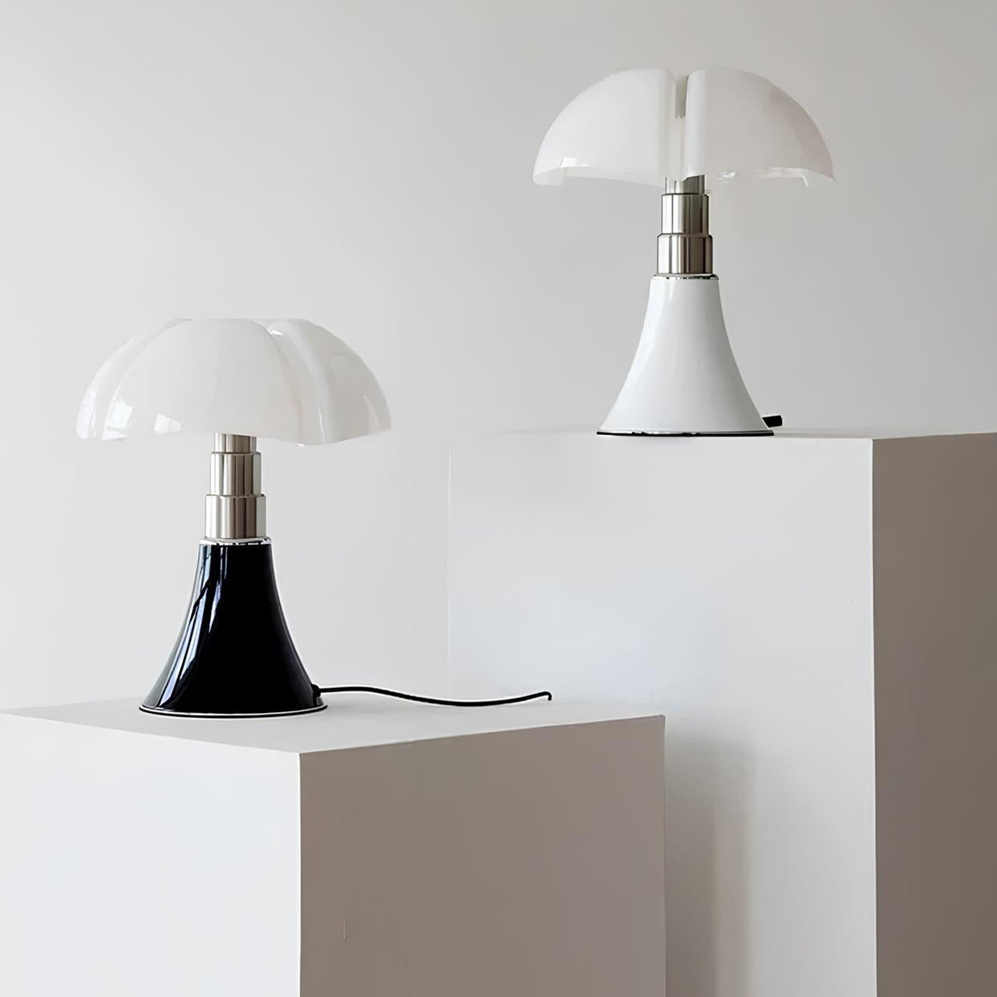 Moderne Design Tafellamp met In Hoogte Verstelbare Kap – Zwart Wit Geel Goud Chroom | Sansoti
