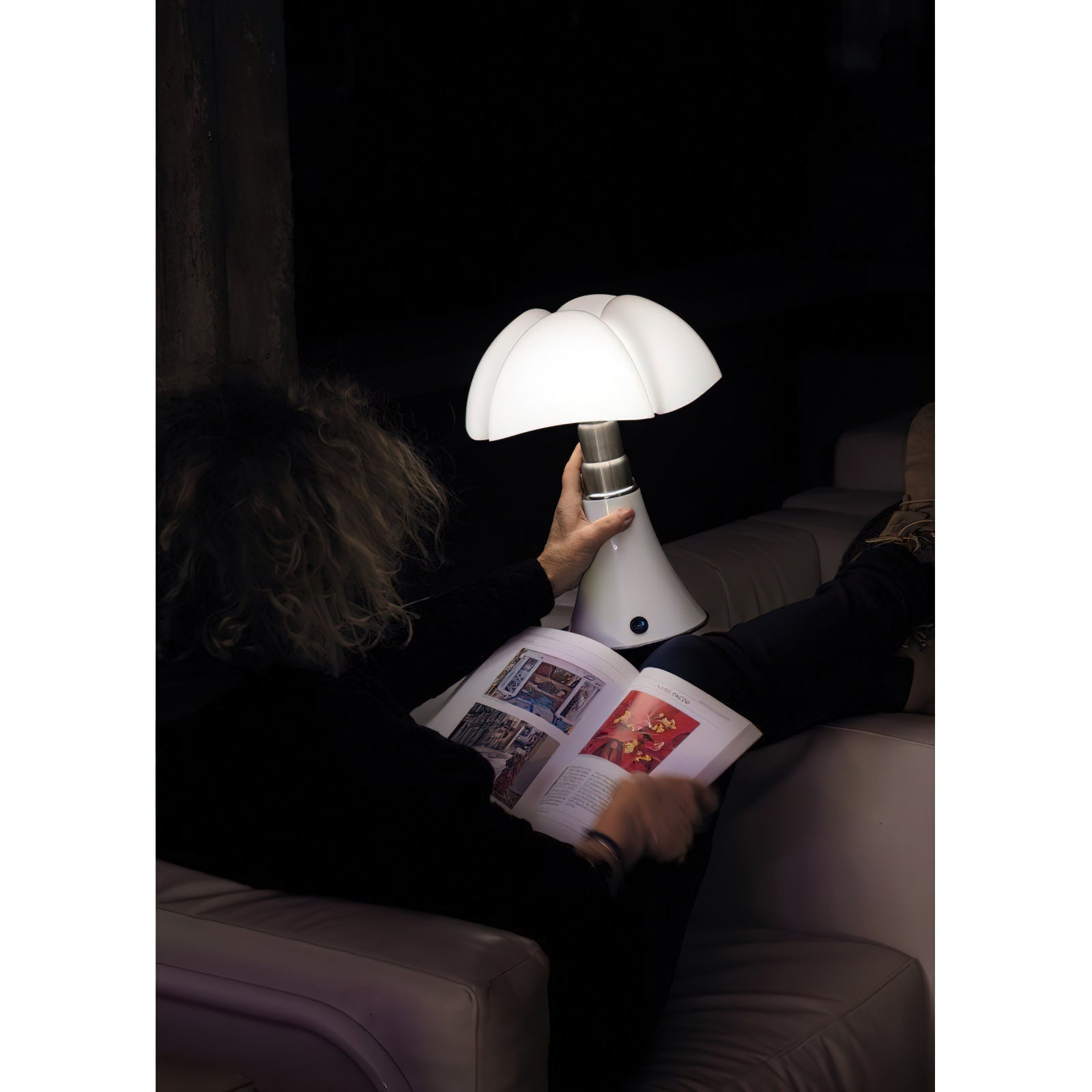 Moderne Design Tafellamp met In Hoogte Verstelbare Kap – Zwart Wit Geel Goud Chroom | Sansoti