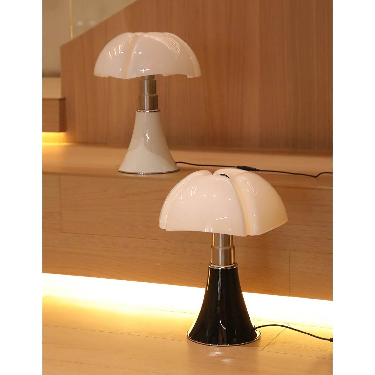Moderne Design Tafellamp met In Hoogte Verstelbare Kap – Zwart Wit Geel Goud Chroom | Sansoti